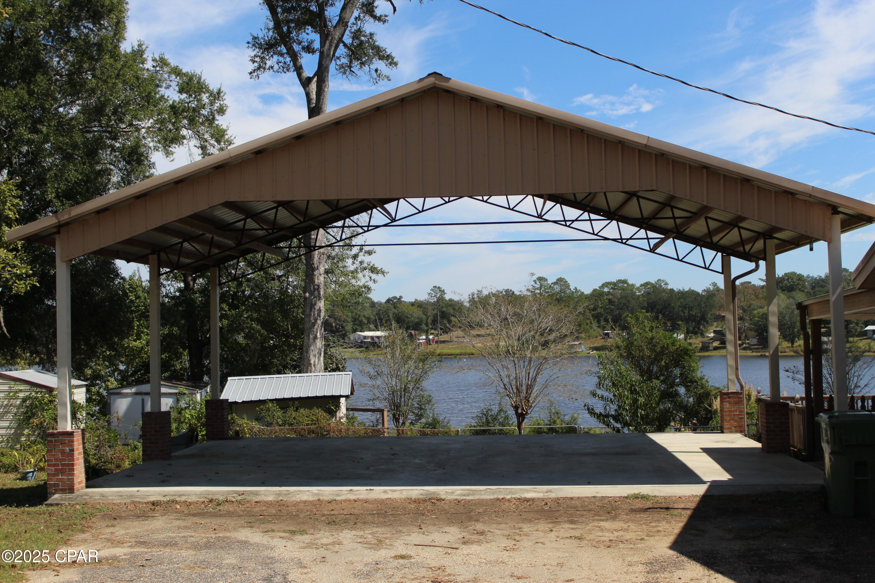 Listing photo id 42 for 2695 Marian Drive