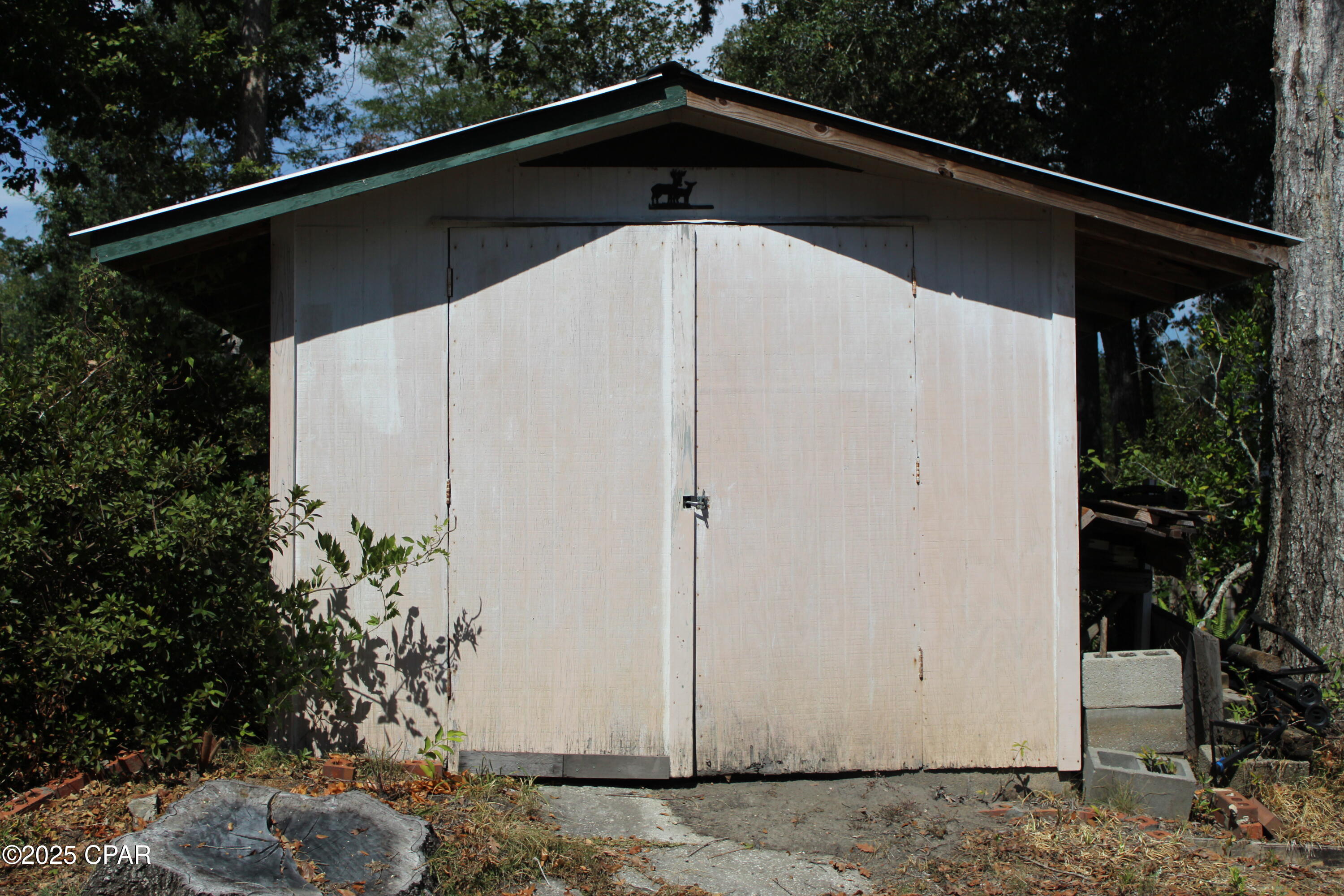 Listing photo id 52 for 2695 Marian Drive