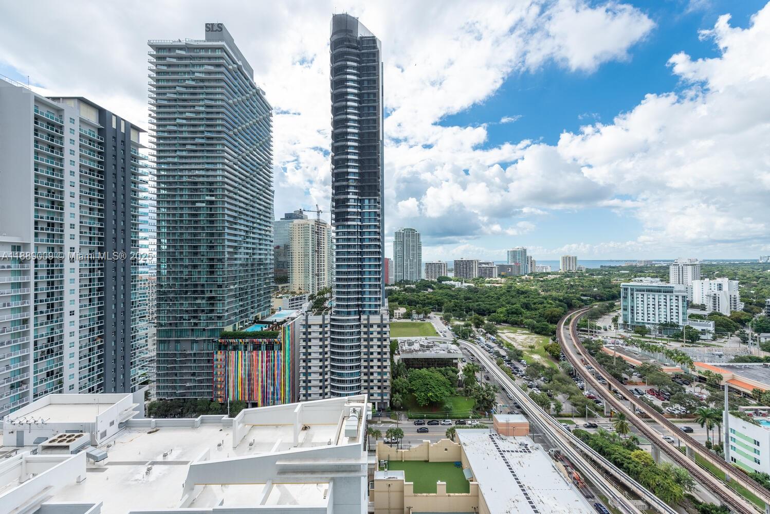 The Axis On Brickell Cond