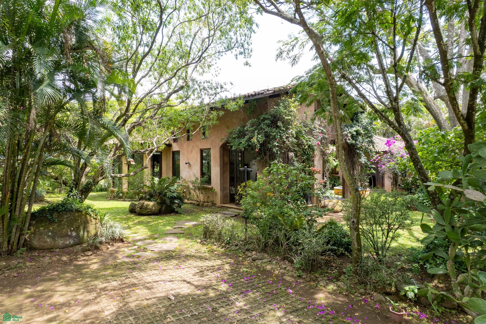4 bed Single Family Homes For Sale in , Alajuela - 1