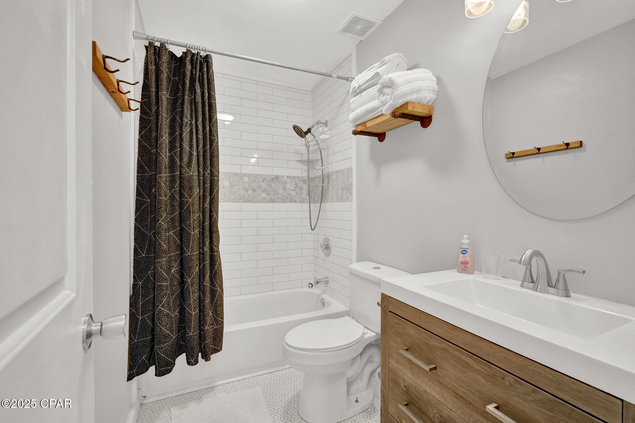 Image 19 For 310 Palm Dr Drive