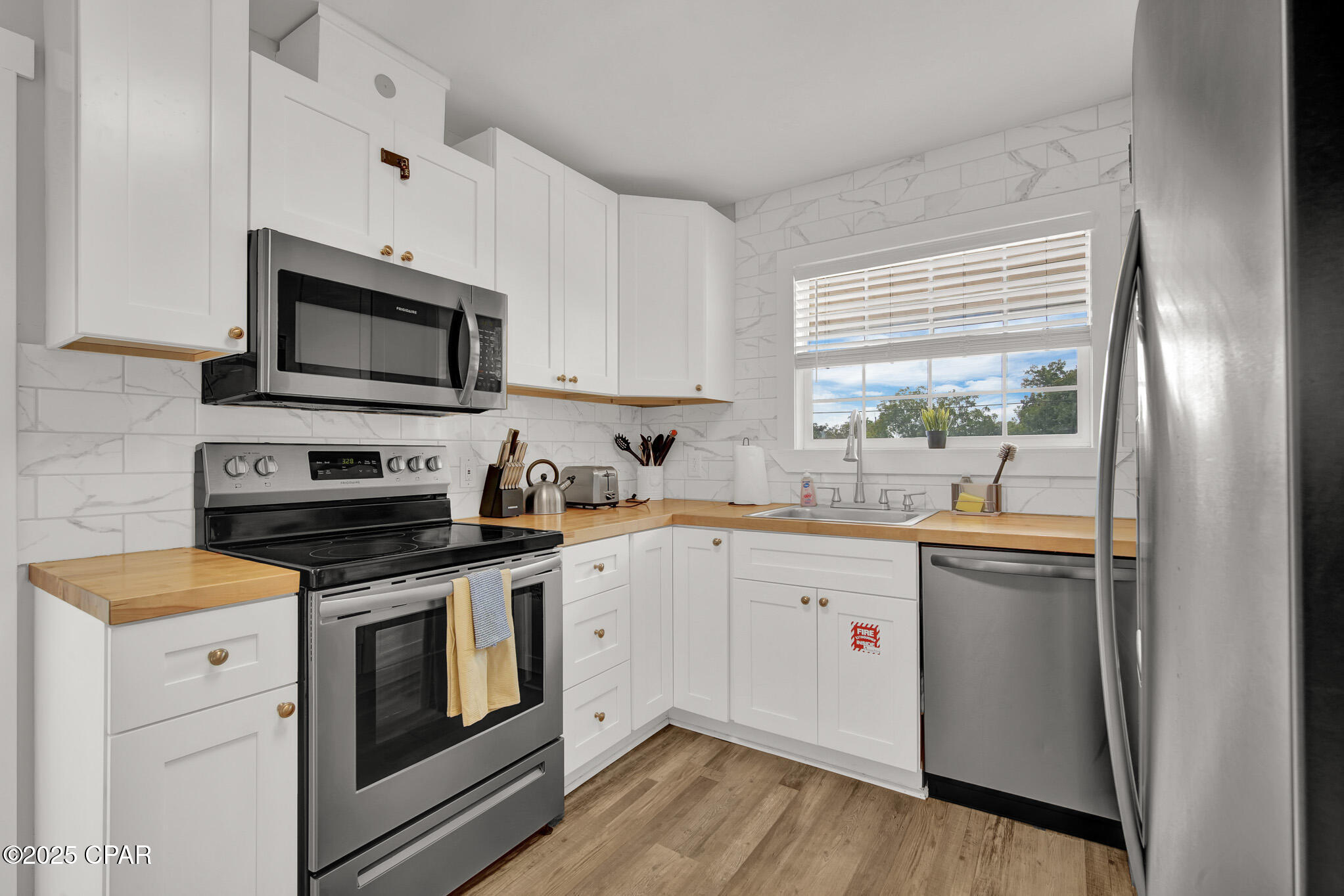 Image 5 For 310 Palm Dr Drive