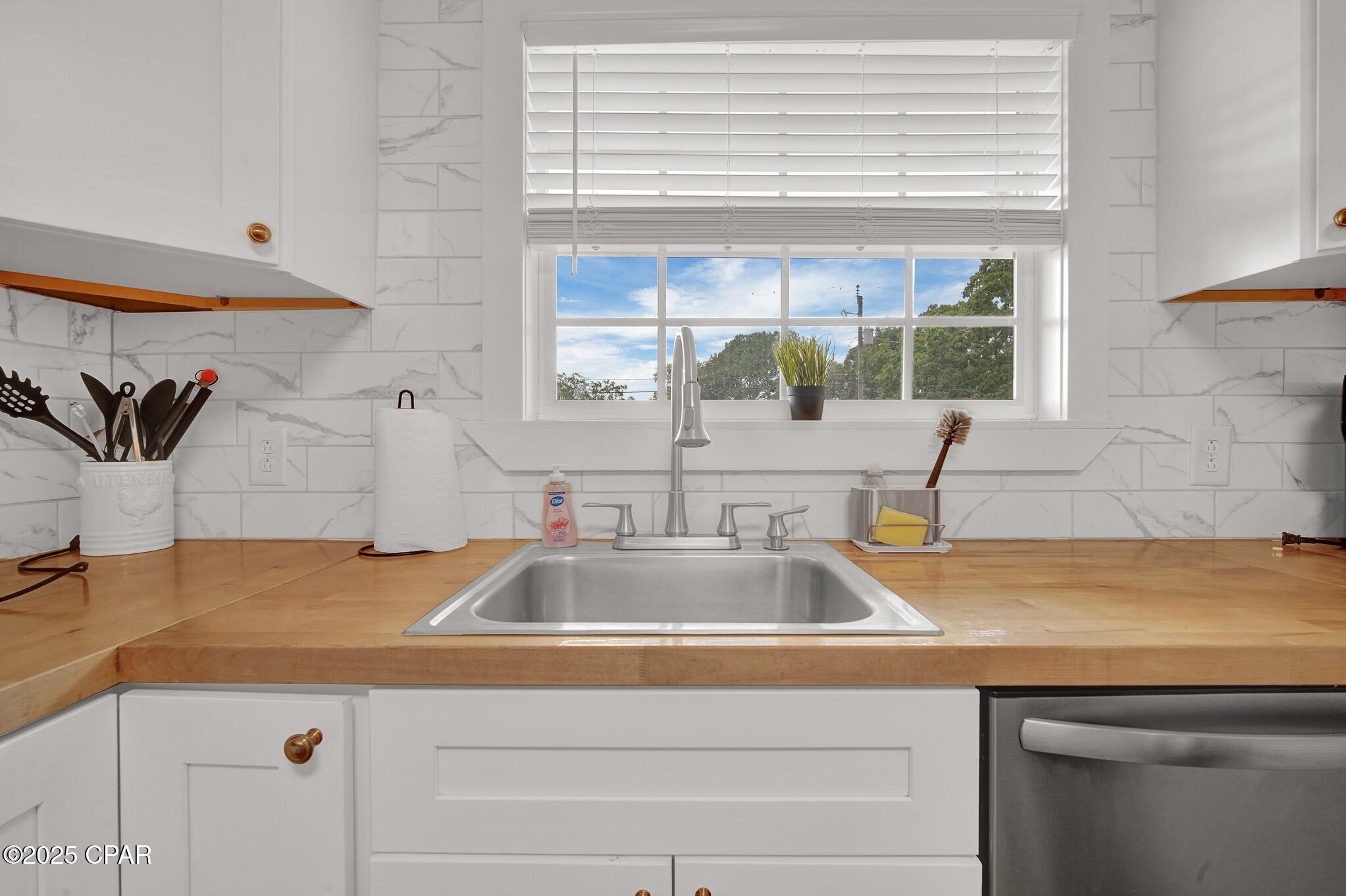 Image 7 For 310 Palm Dr Drive