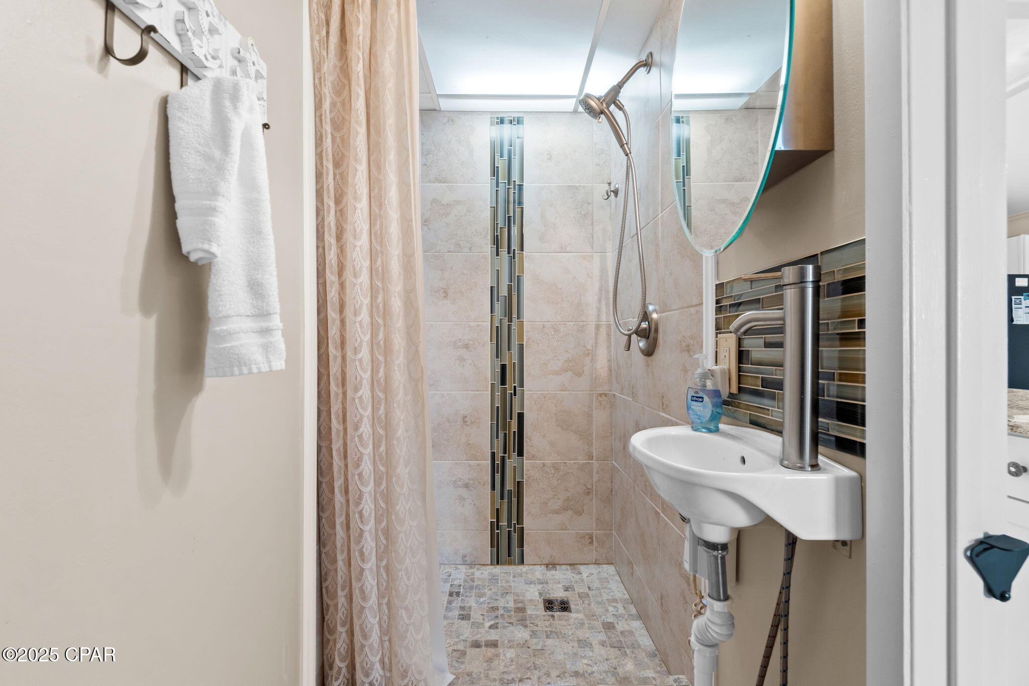 Image 22 For 627 Laurel Street