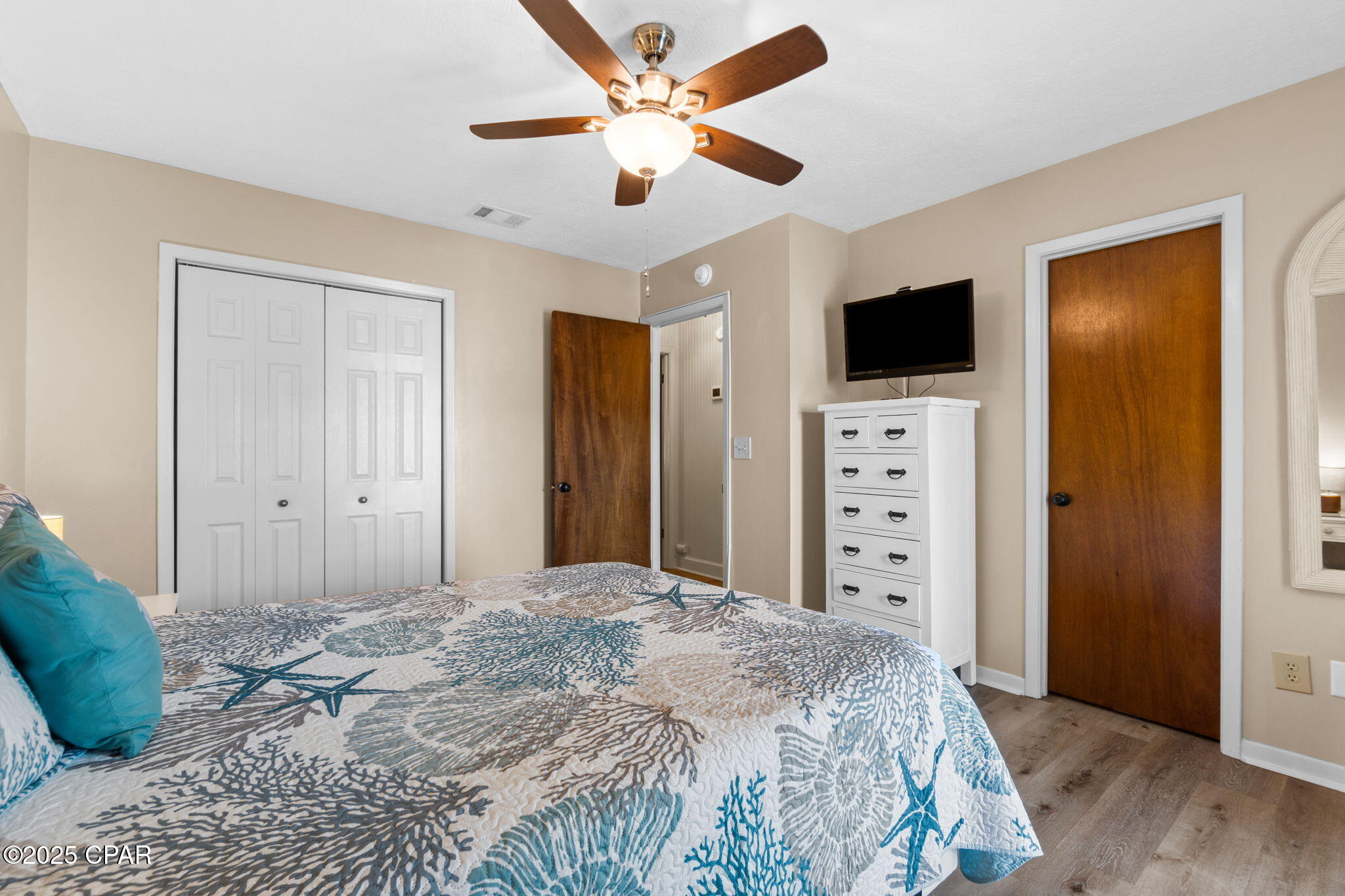 Image 27 For 627 Laurel Street