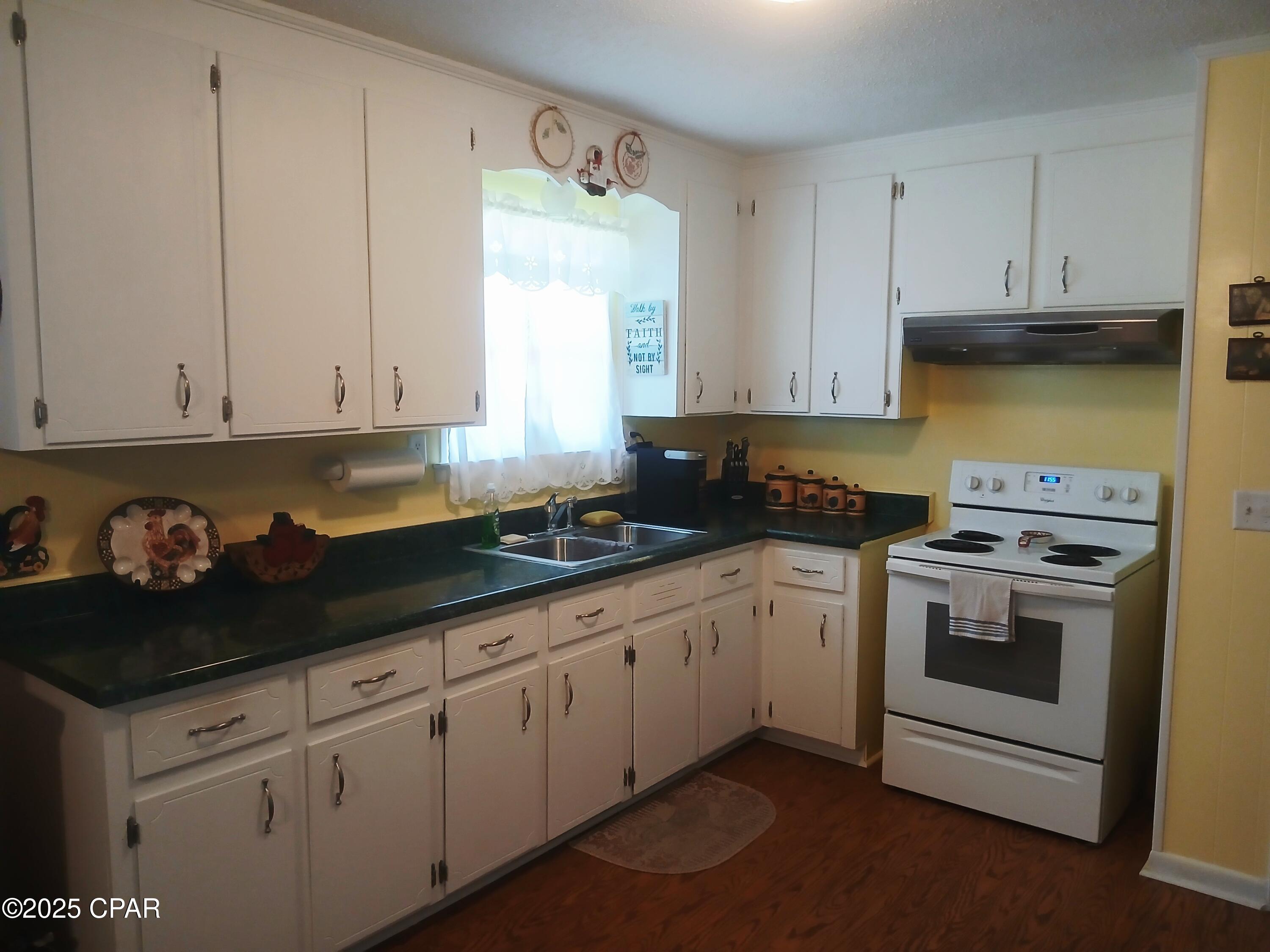 Image 11 For 2080 Gorrie Avenue