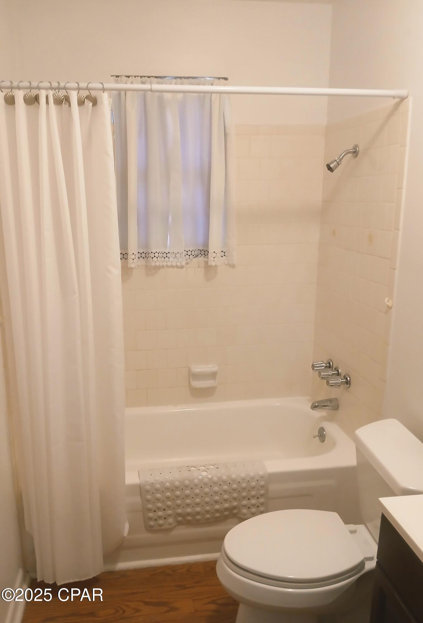 Image 17 For 2080 Gorrie Avenue