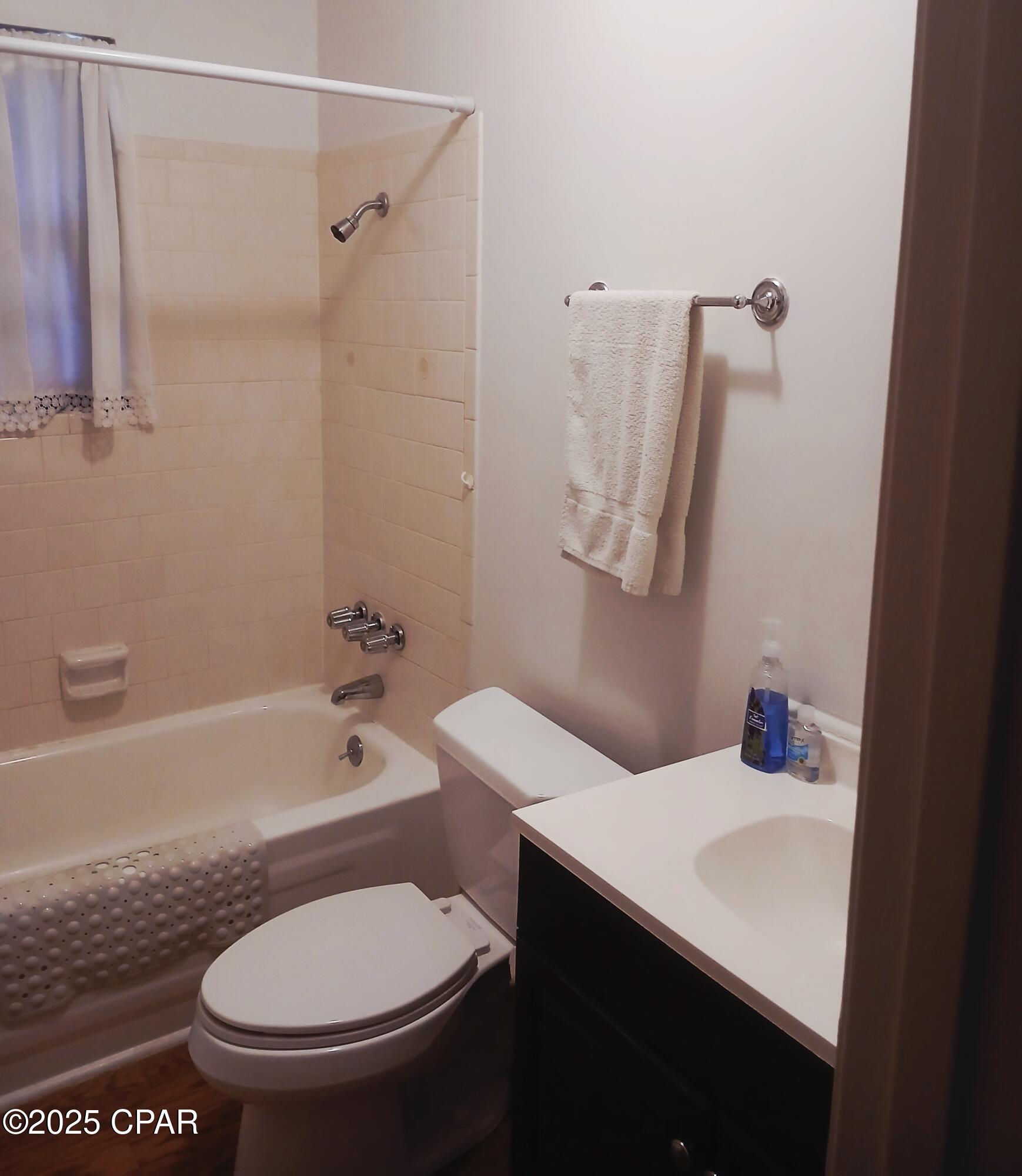 Image 18 For 2080 Gorrie Avenue