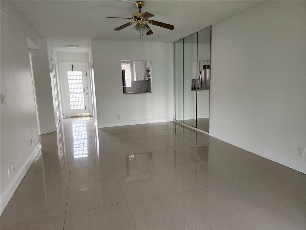 Sandalfoot Blvd Apts Cond