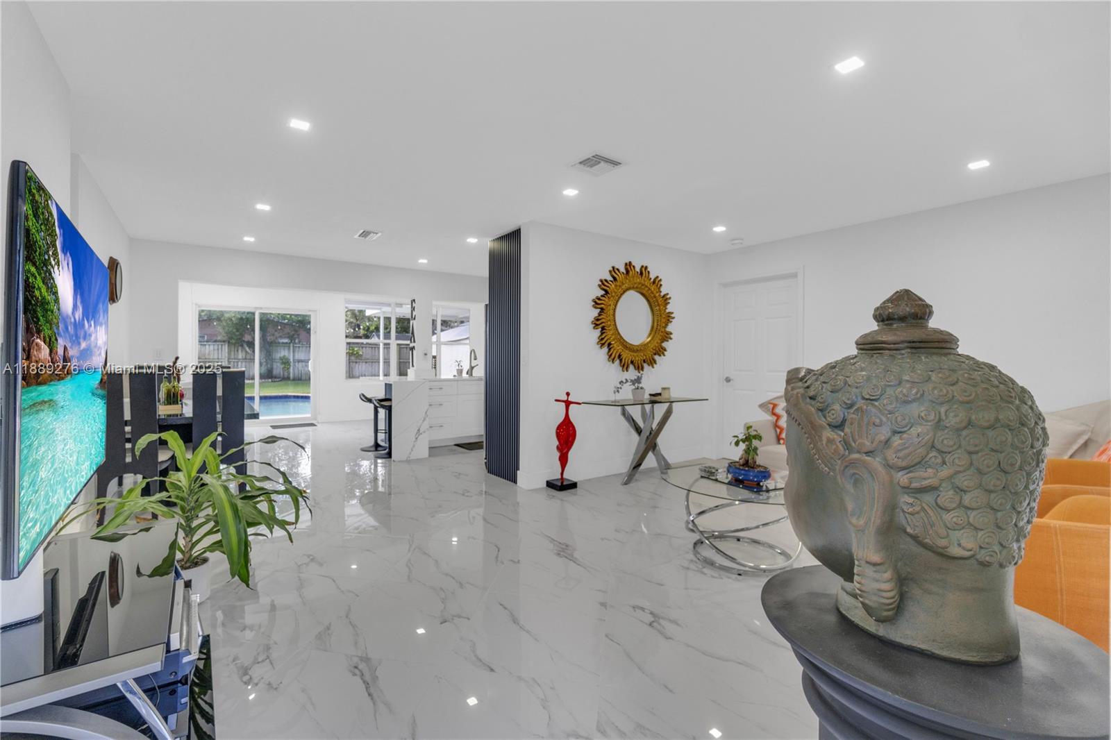 Driftwood Plaza No 3