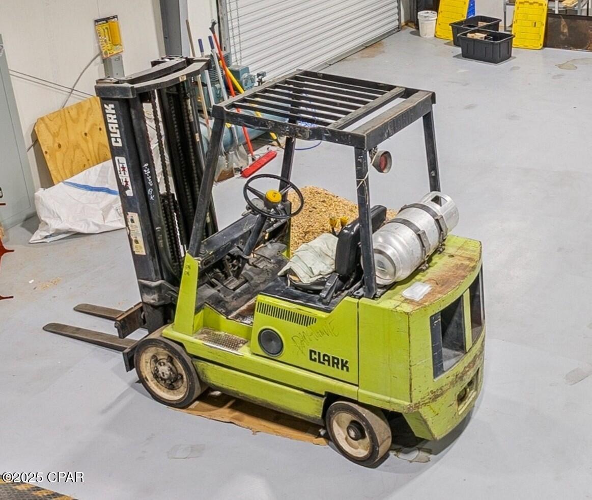 Listing photo id 16 for 12516 Highway 231