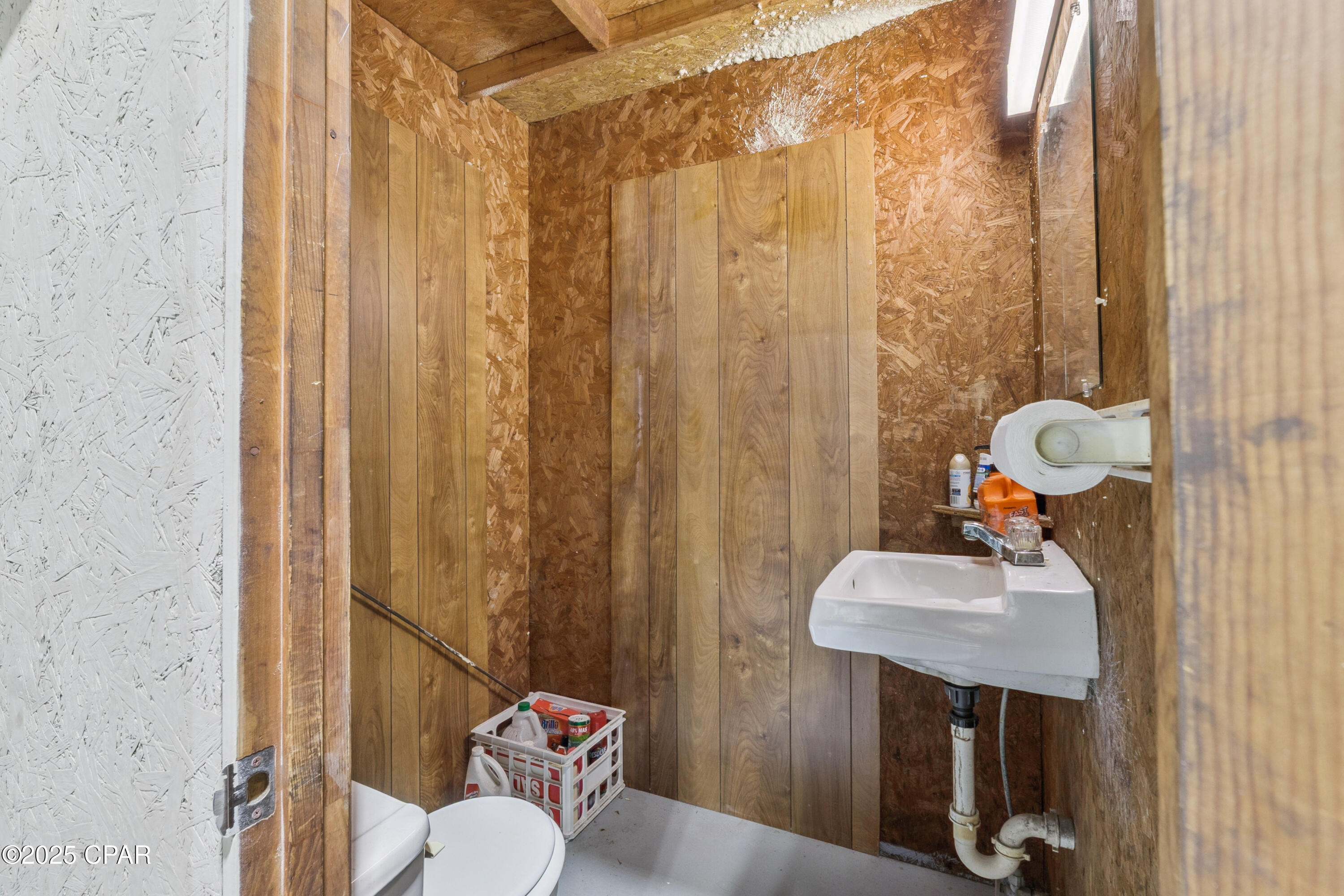 Listing photo id 17 for 12516 Highway 231