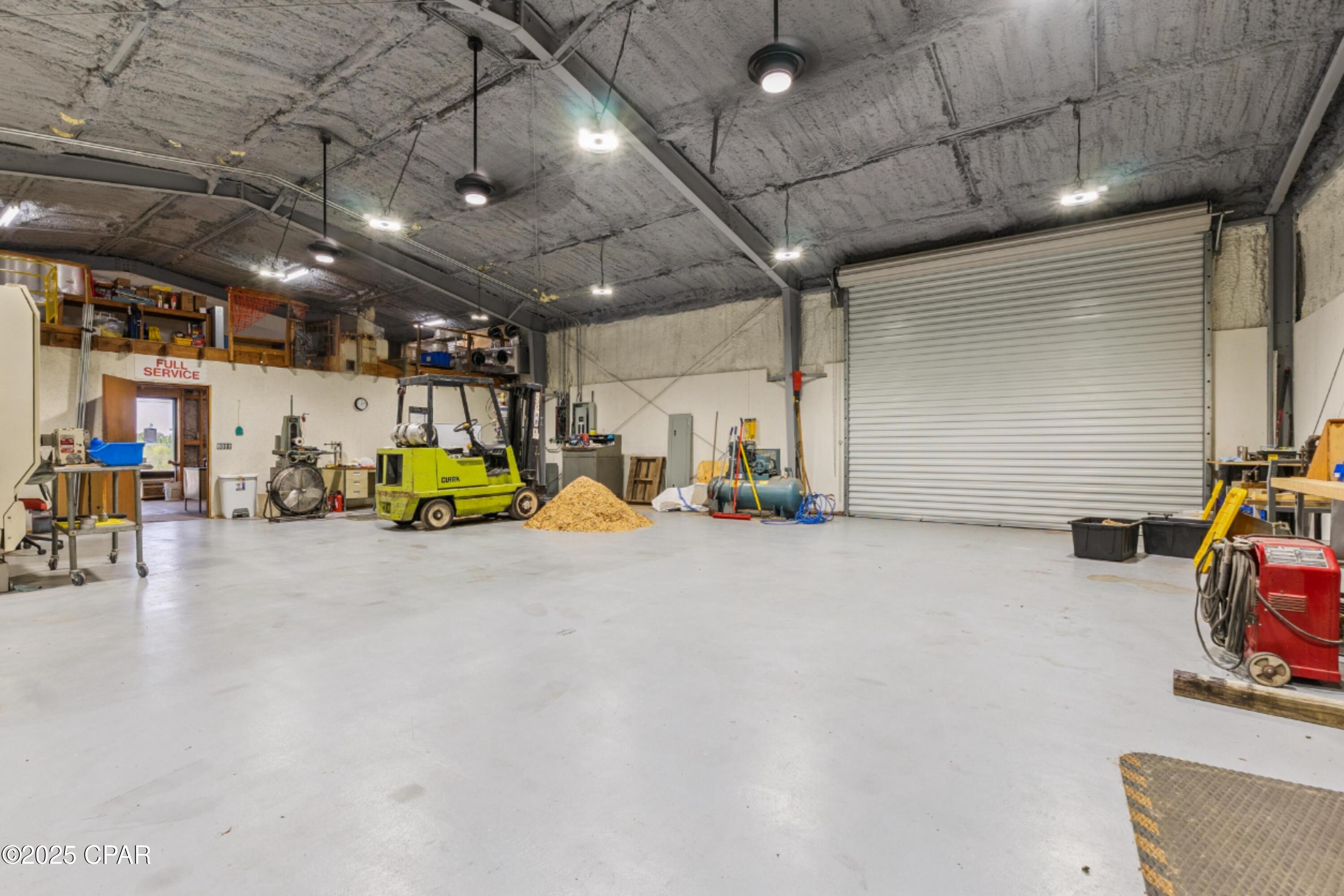 Listing photo id 4 for 12516 Highway 231