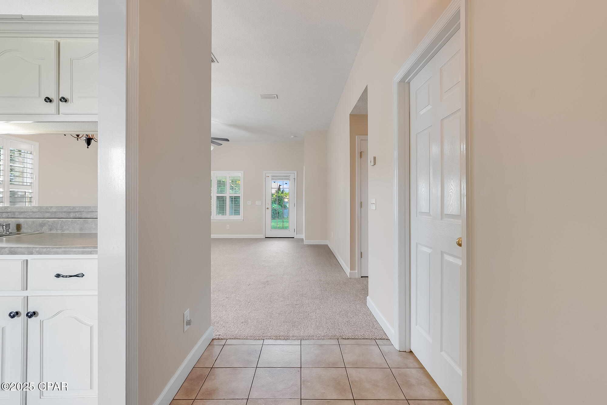 Listing photo id 13 for 3007 Sarasota Avenue