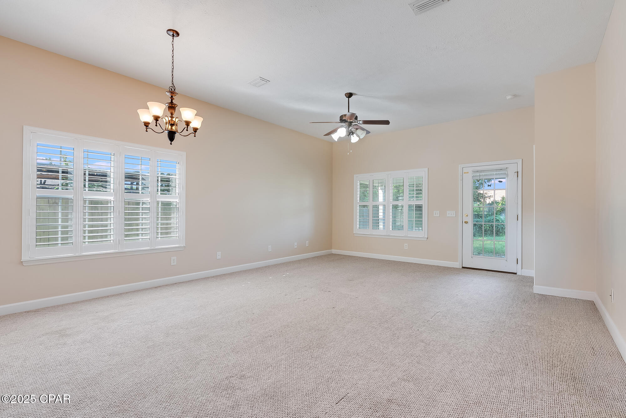 Listing photo id 14 for 3007 Sarasota Avenue