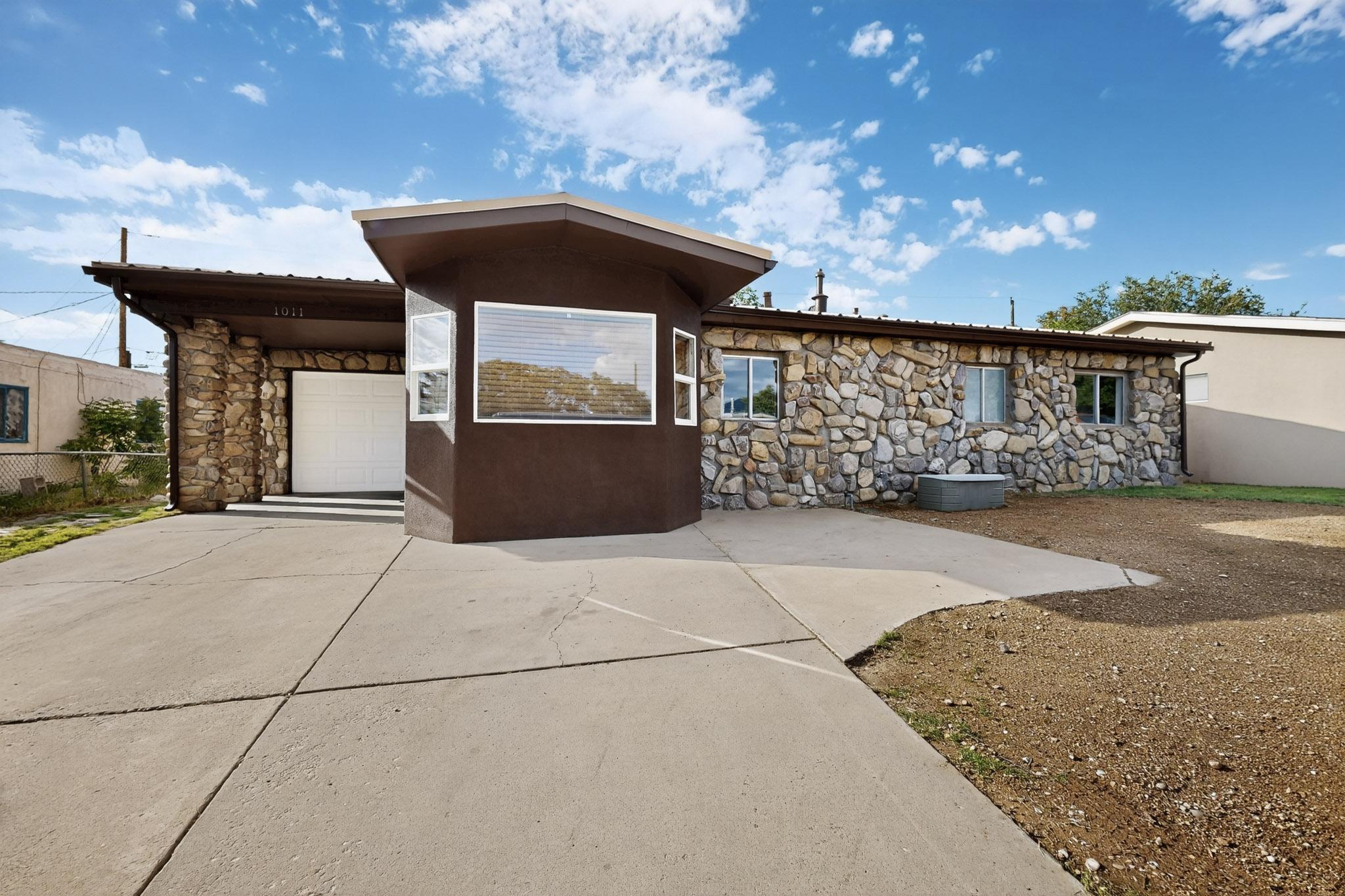 1011 CLAUDINE Street, Albuquerque NM 87112
