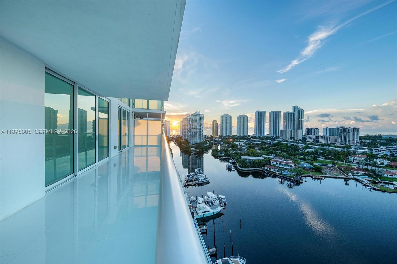 Apartamento à Venda em Sunny Isles Beach, FL