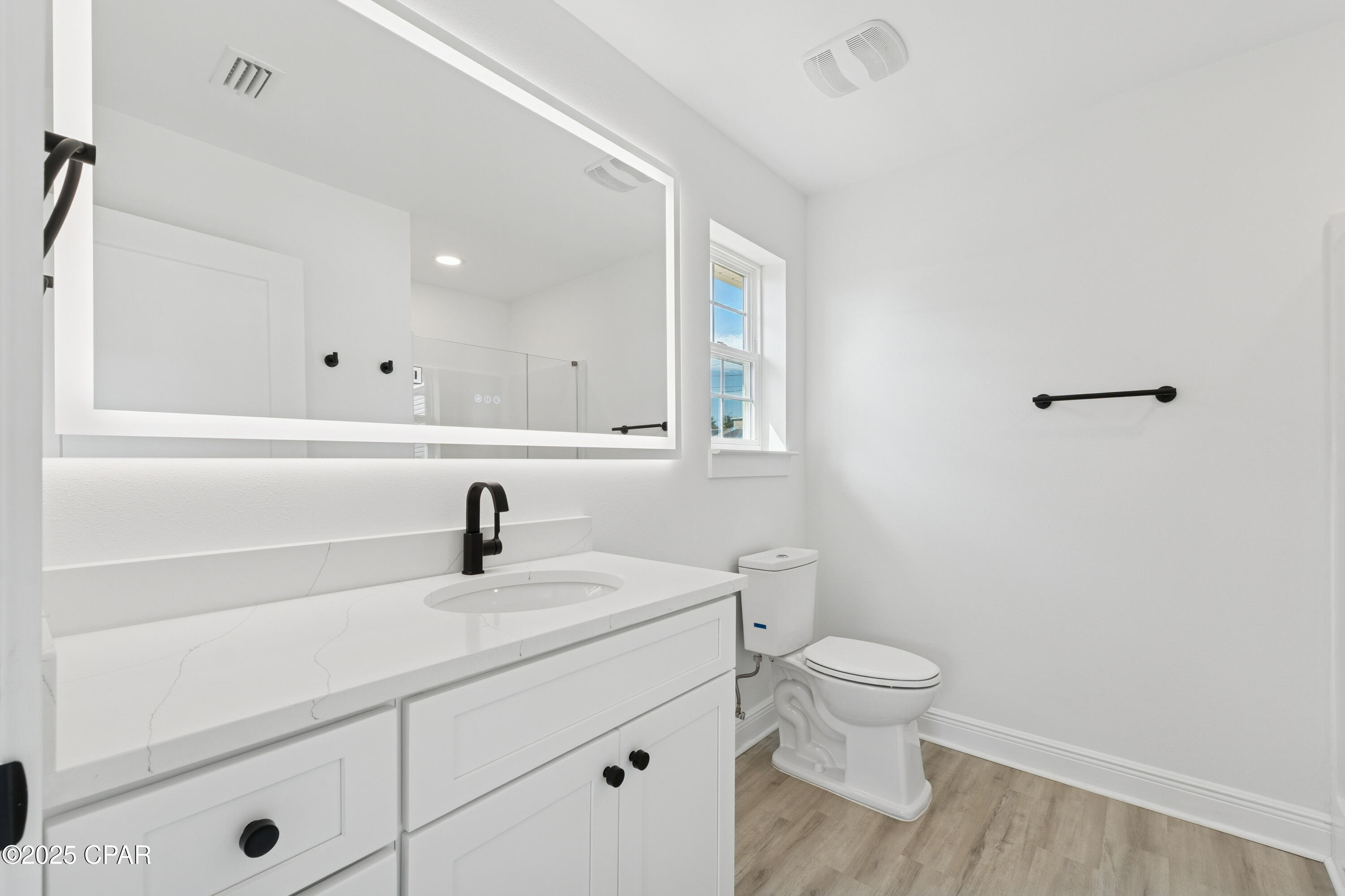 Image 21 For 136 Harlem Avenue