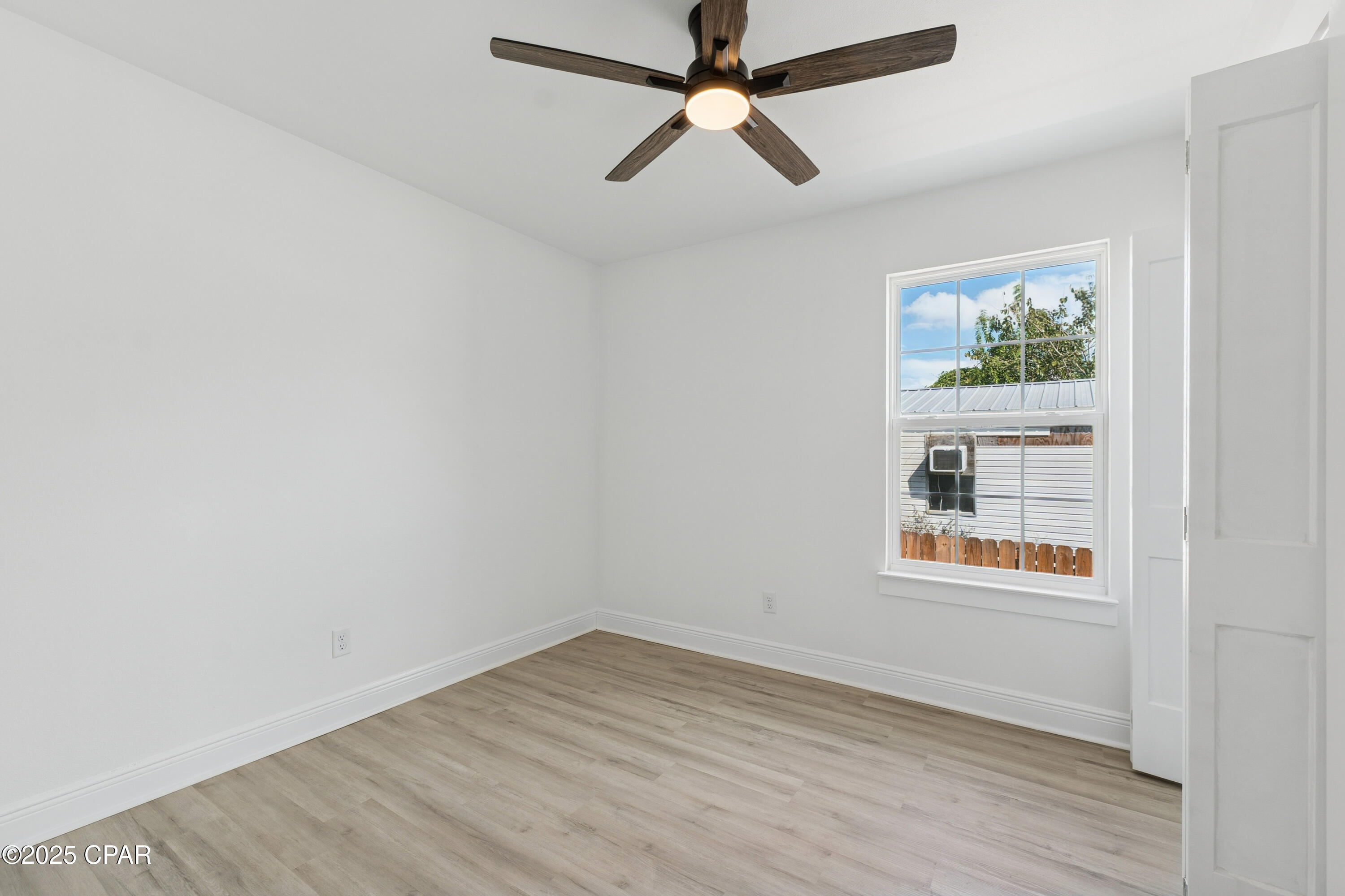 Image 24 For 136 Harlem Avenue