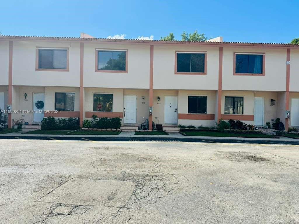 Fairway Townhouses Condo