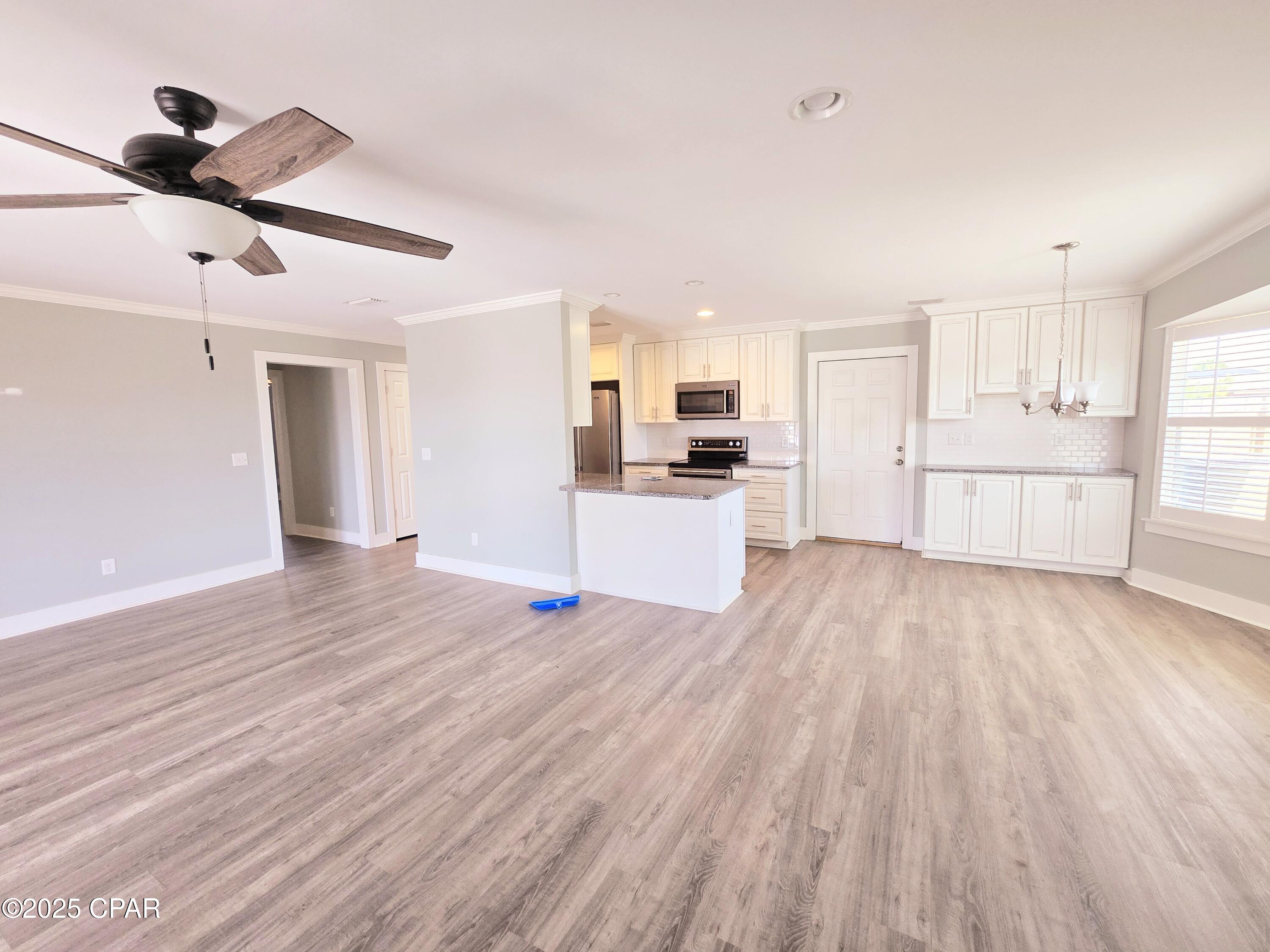 Image 4 For 807 Longwood Circle