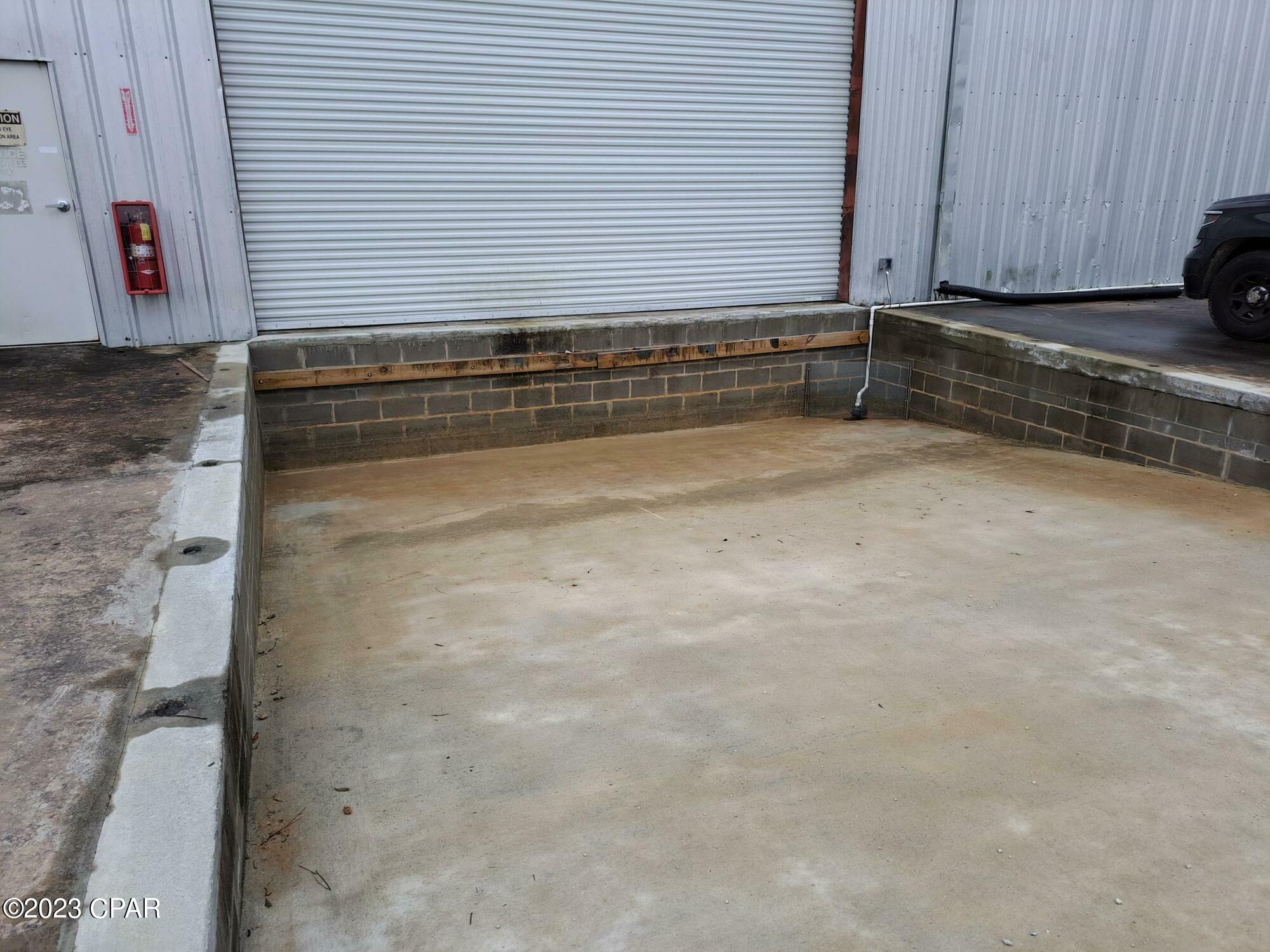 Listing photo id 22 for 824 Mary Helen Drive