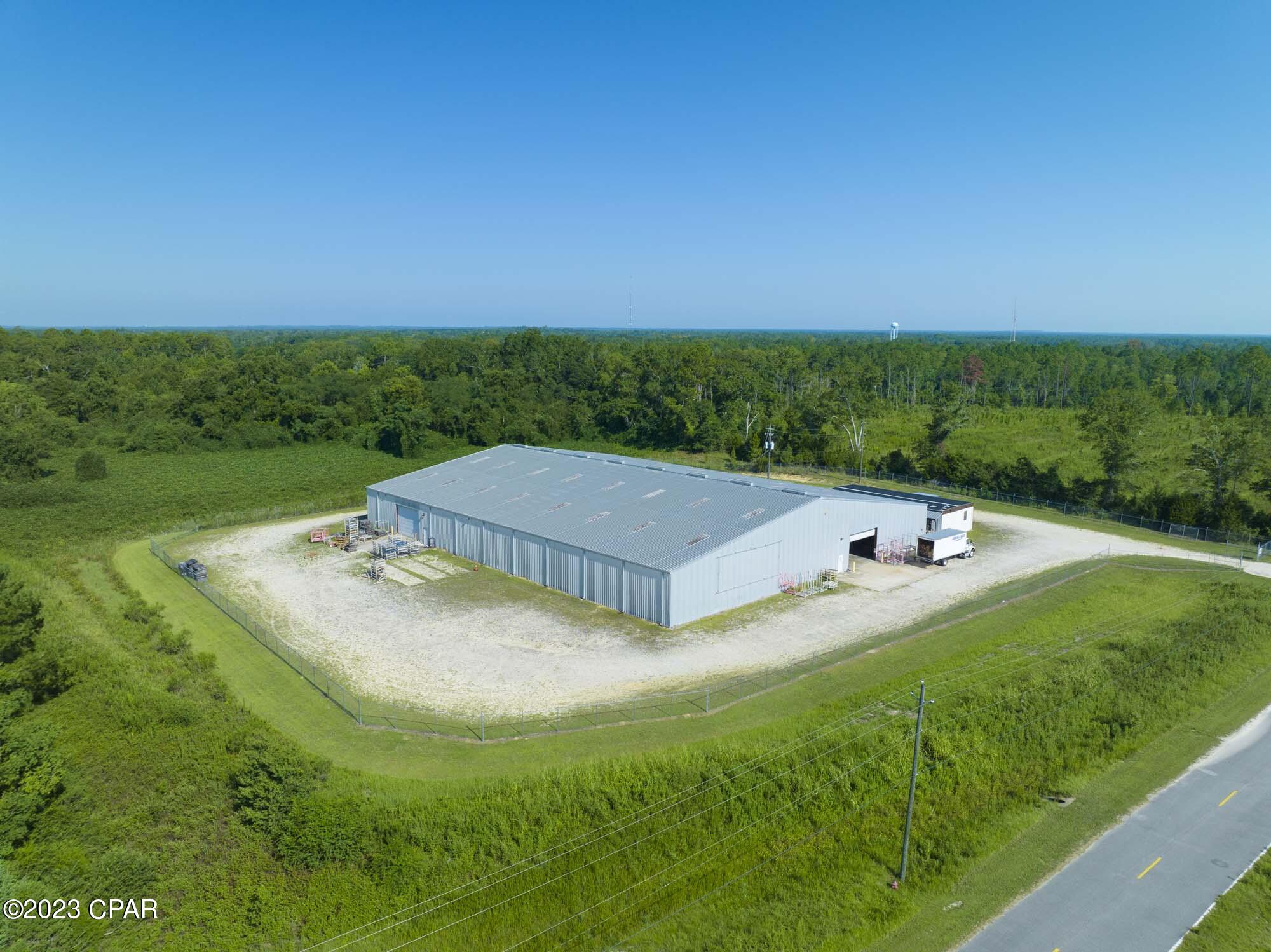 Listing photo id 4 for 824 Mary Helen Drive