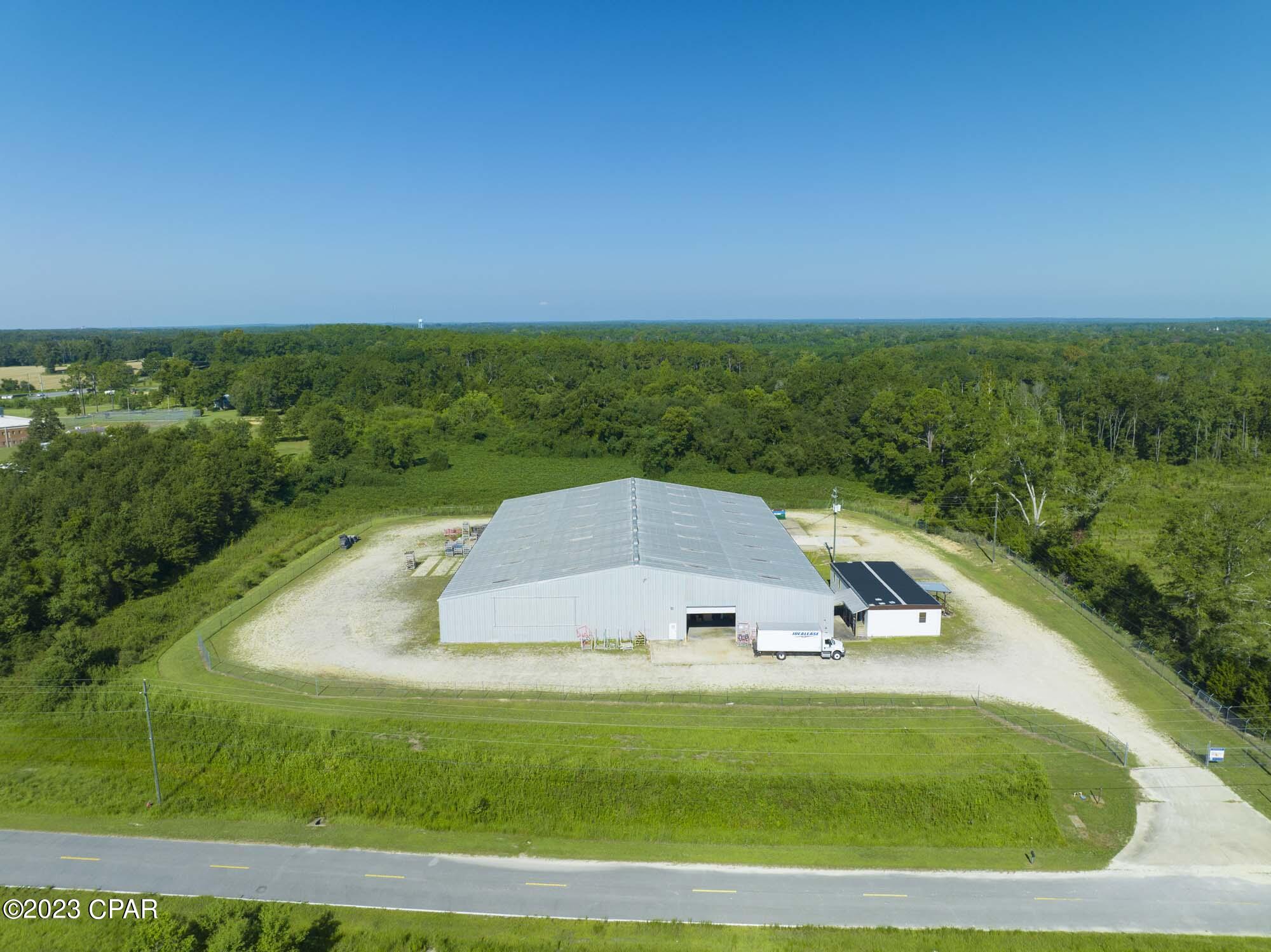 Listing photo id 5 for 824 Mary Helen Drive