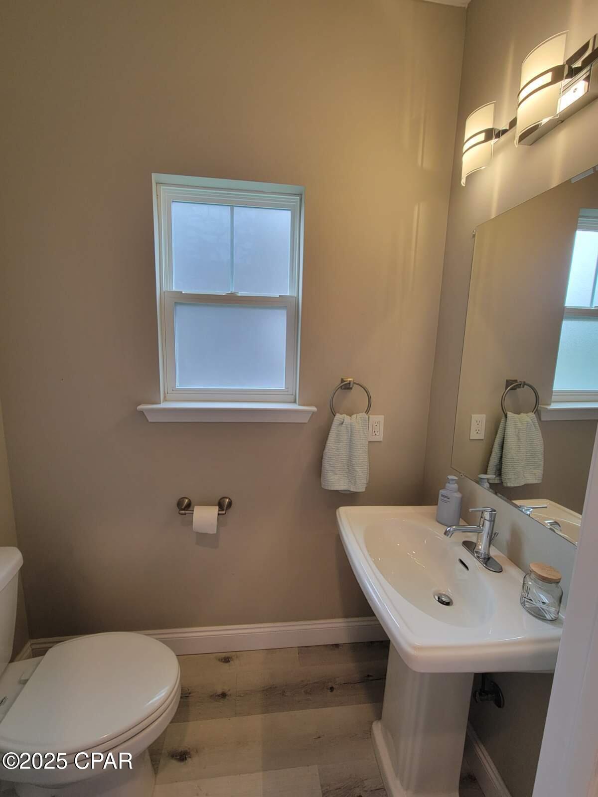 Image 14 For 652 Helen Avenue