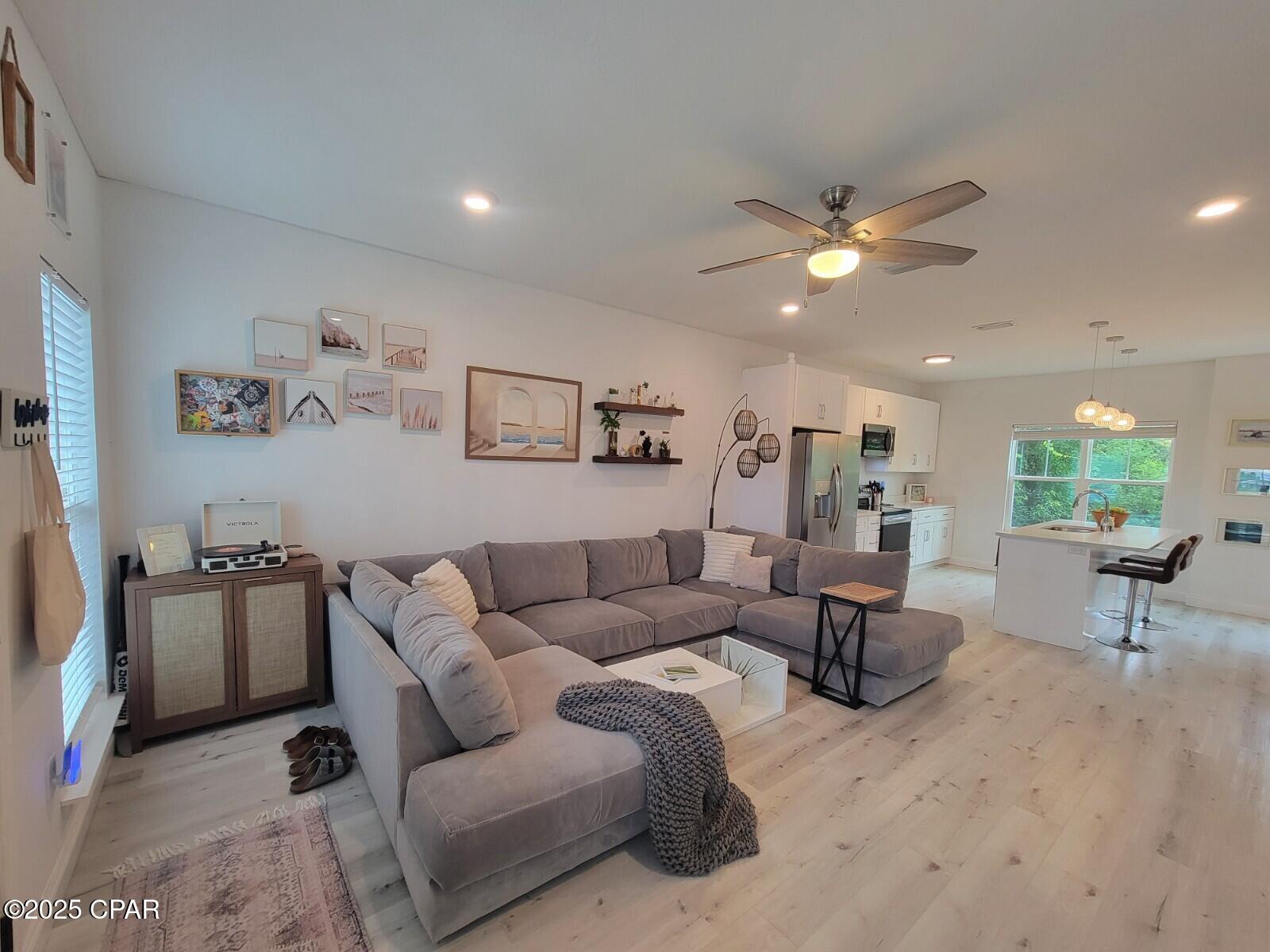 Image 2 For 652 Helen Avenue