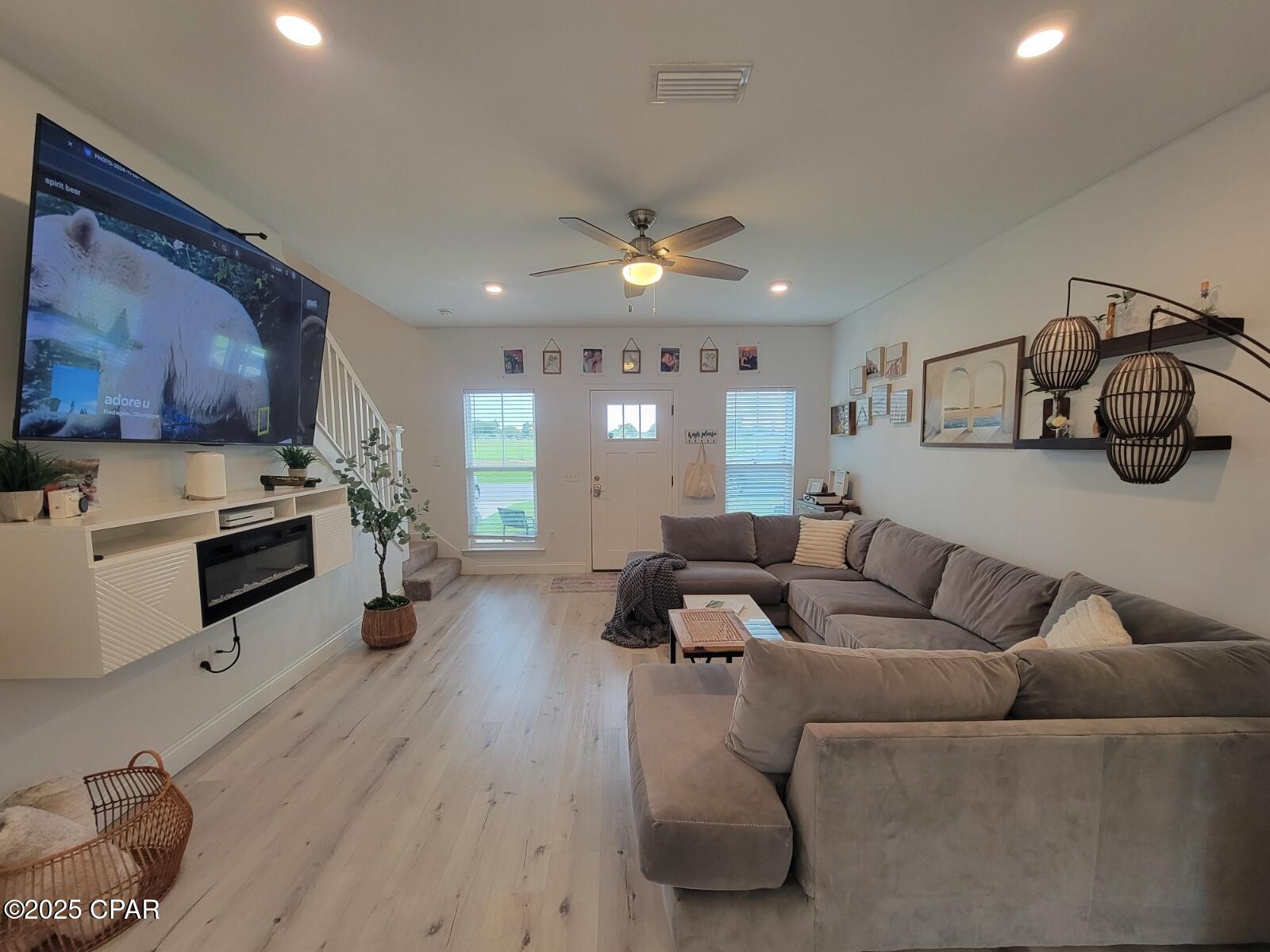 Image 3 For 652 Helen Avenue