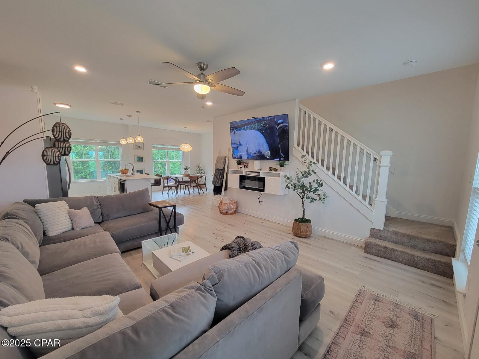 Image 4 For 652 Helen Avenue