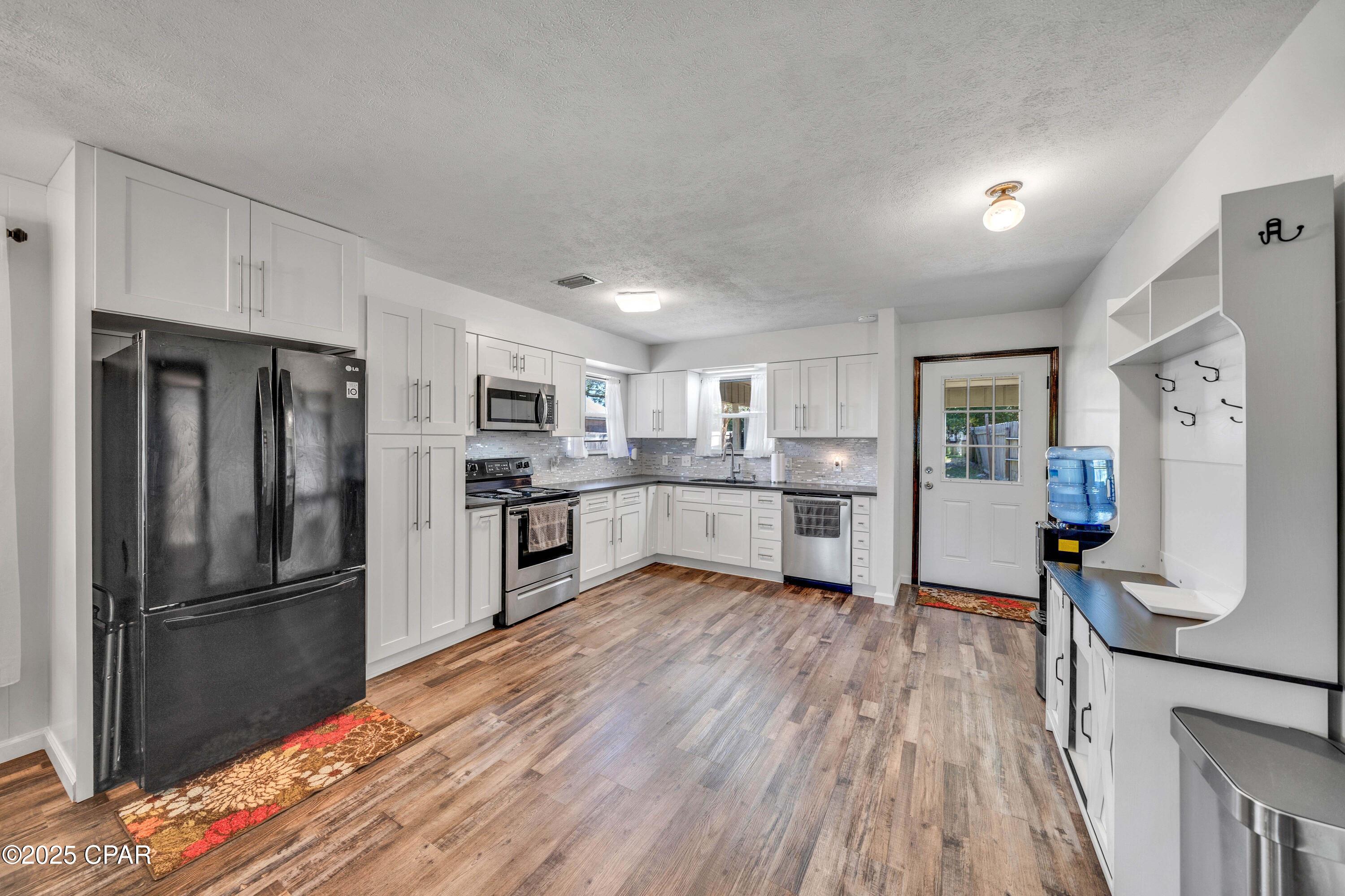 Image 13 For 2115 High Avenue