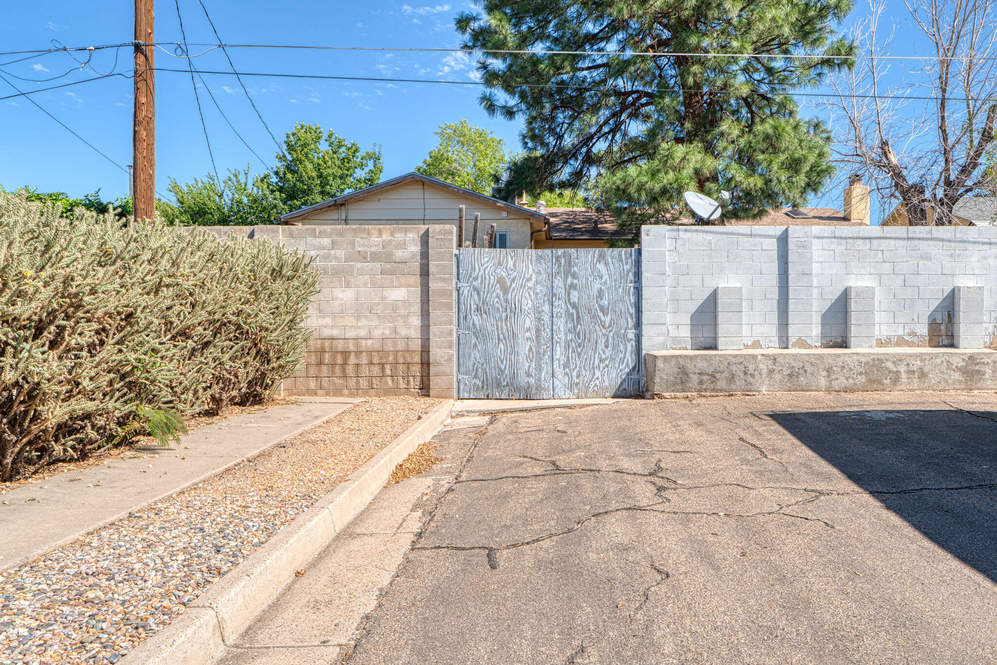Homes for sale in Albuquerque, NM | 11720 Golden Gate Ave Ne, Albuquerque, NM 87111 | MLS# 1092411