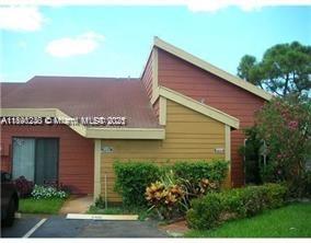 Orchard Lake Town Houses