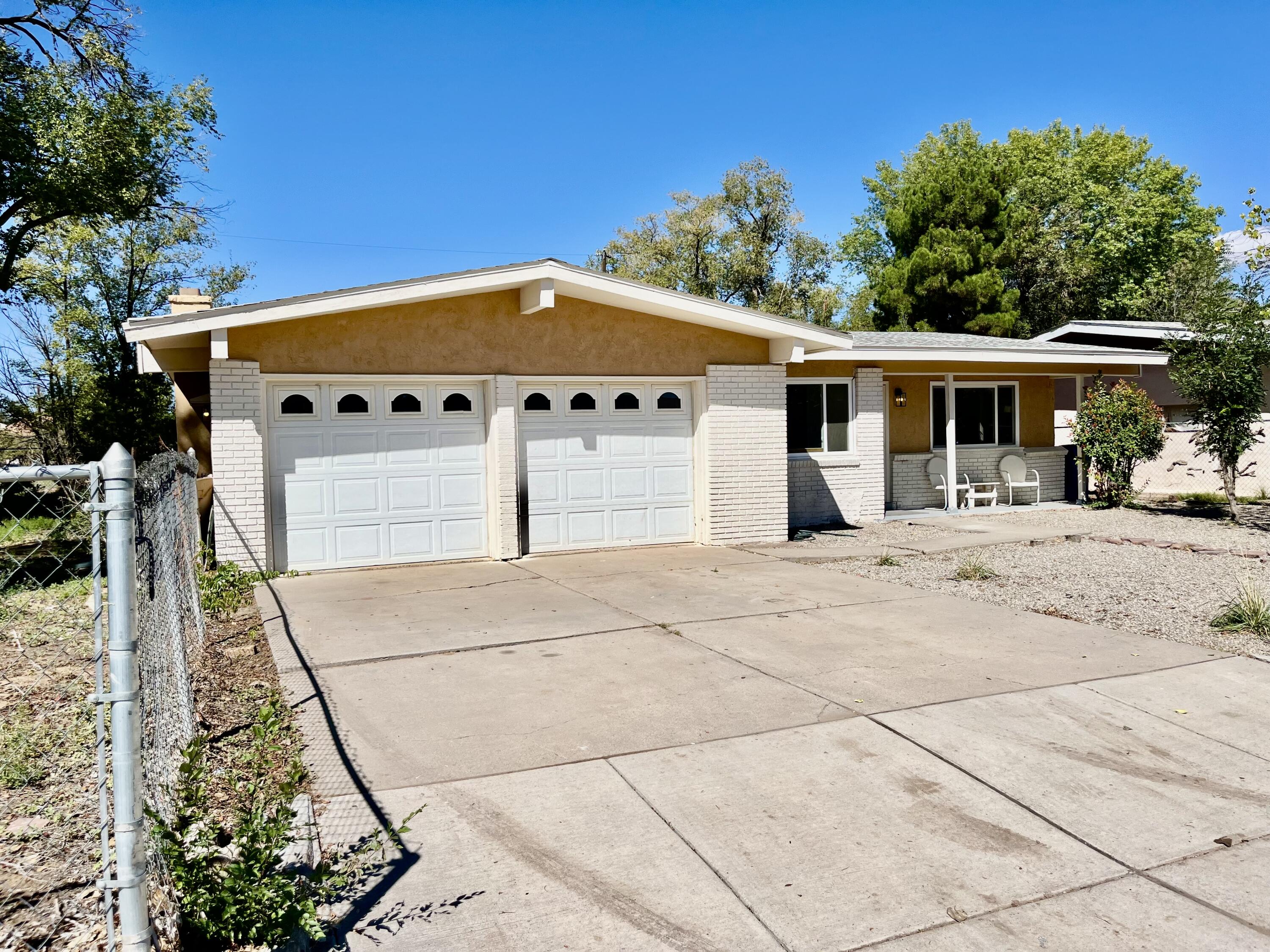 Homes for sale in Los Lunas, NM | 235 Luna Ave Ne, Los Lunas, NM 87031 | MLS# 1092430