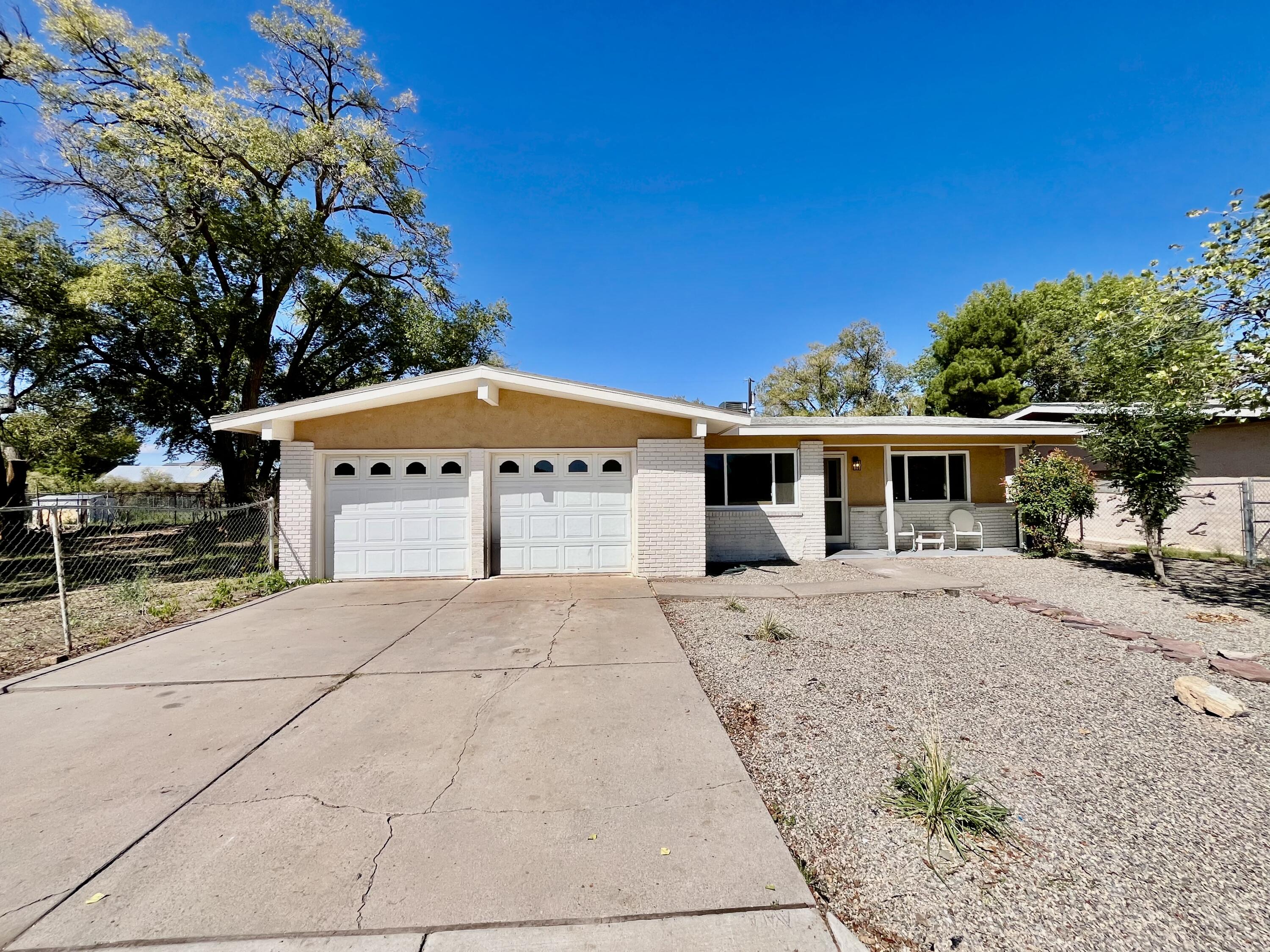 Homes for sale in Los Lunas, NM | 235 Luna Ave Ne, Los Lunas, NM 87031 | MLS# 1092430