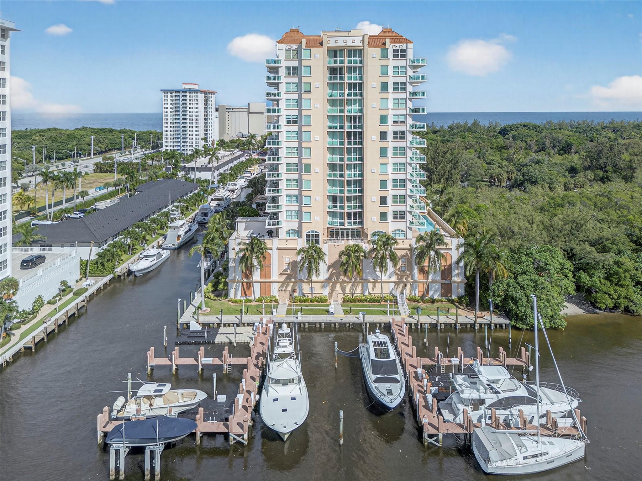 Le Club International