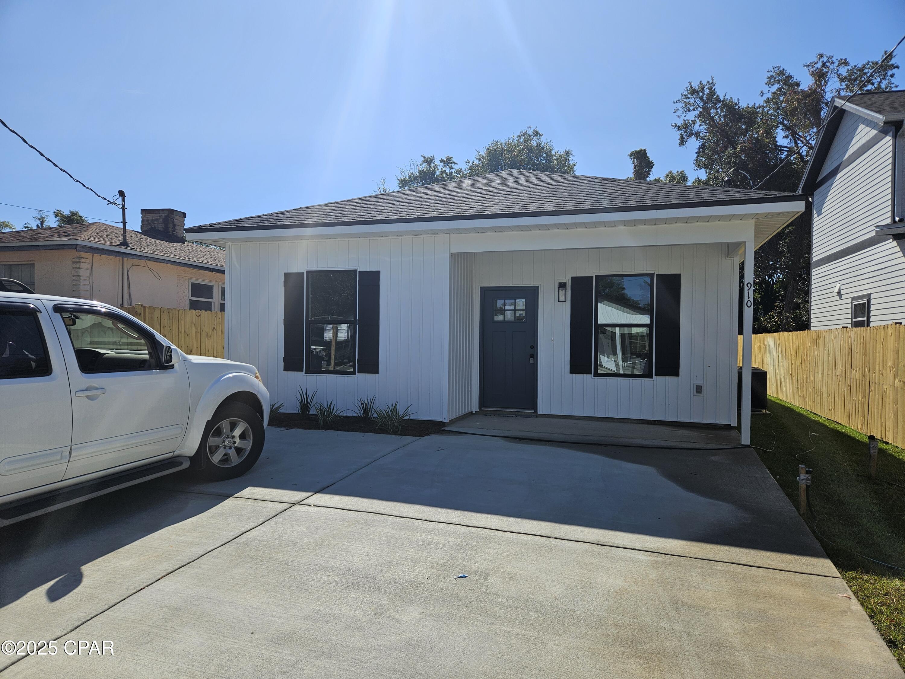 Image 2 For 910 9th Court