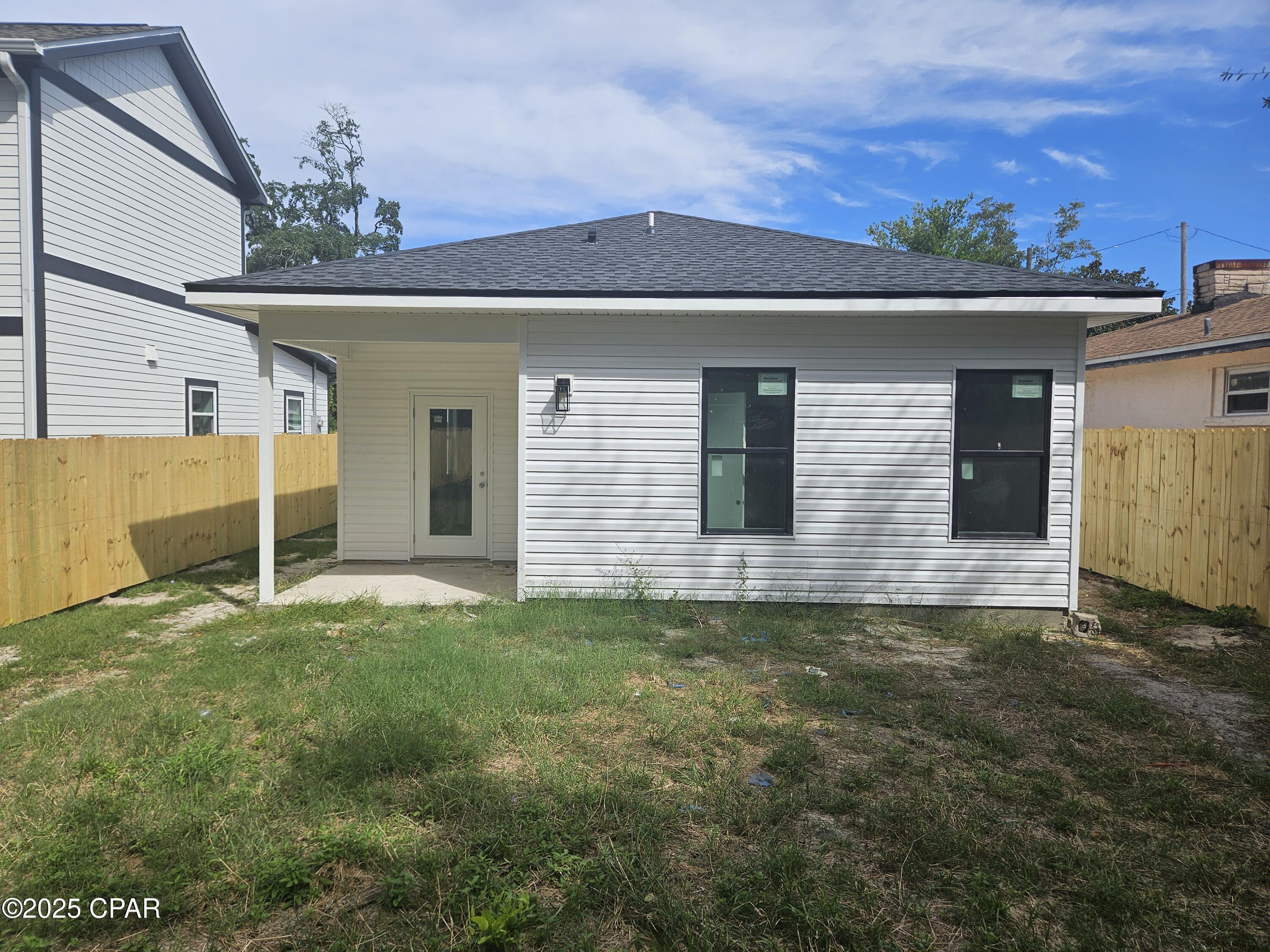 Image 3 For 910 9th Court