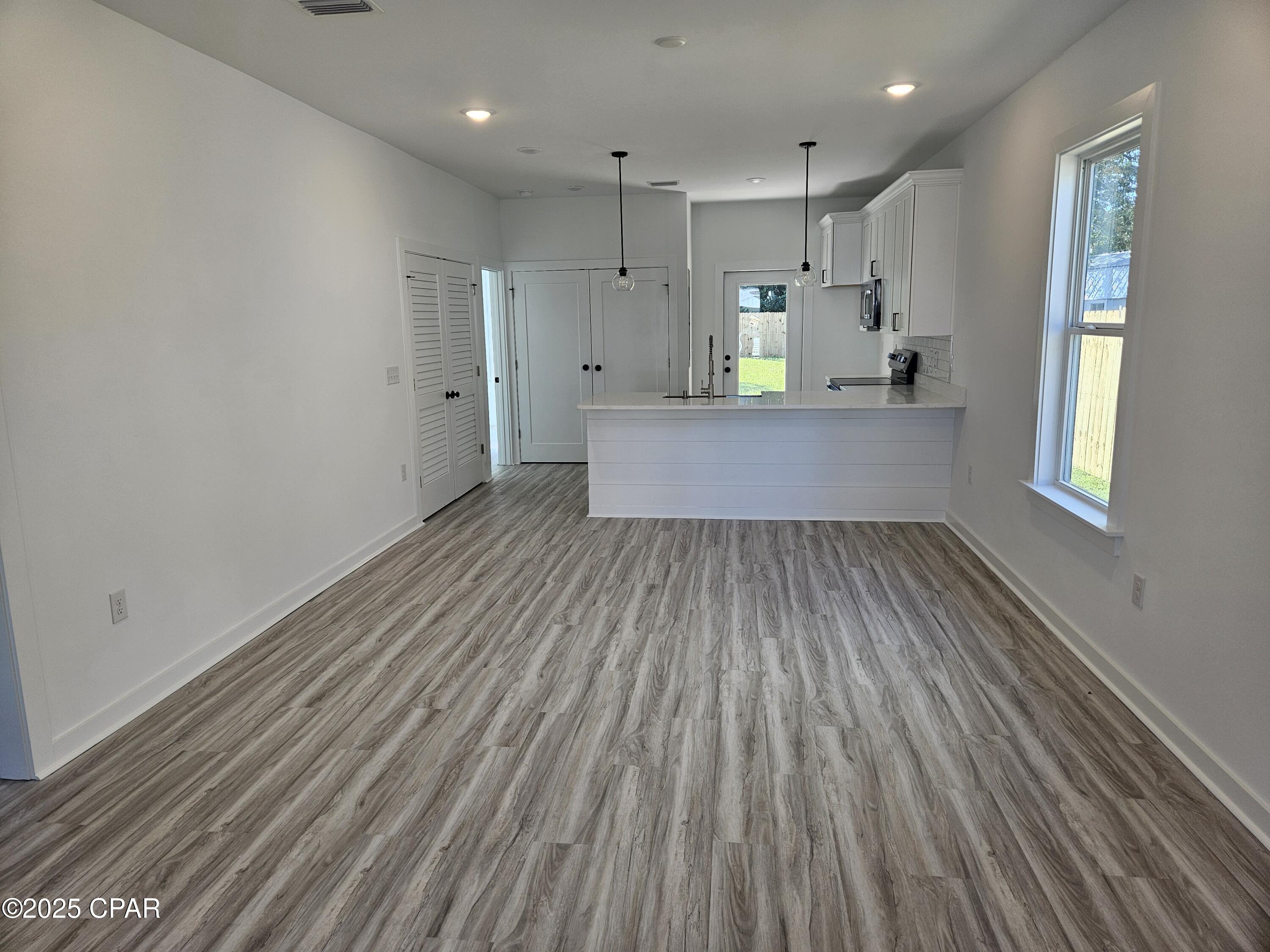 Image 6 For 910 9th Court