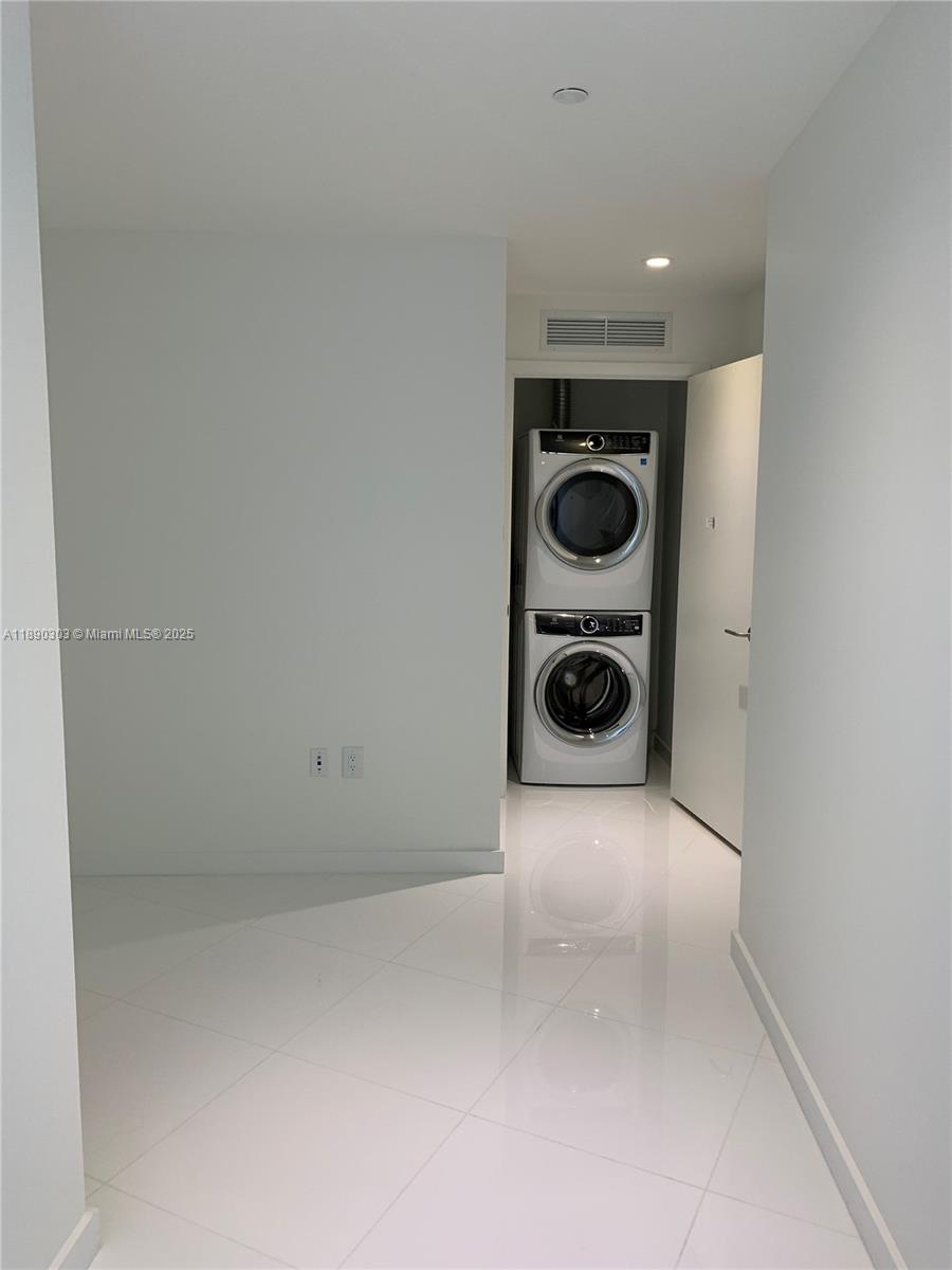 851 NE 1st Ave #2702, Miami FL 33132