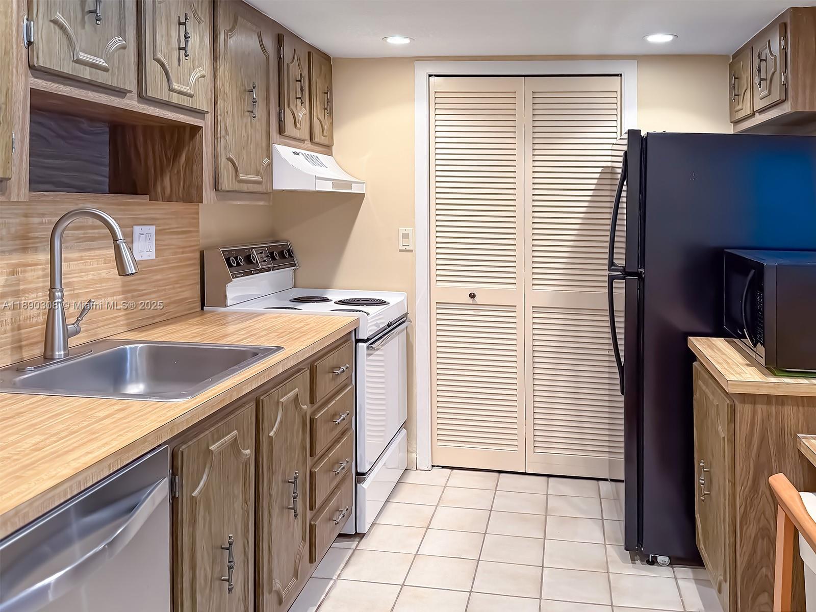 Homes for sale in Weston, FL | 301 Racquet Club Rd #203, Weston, FL 33326 | MLS# A11890308