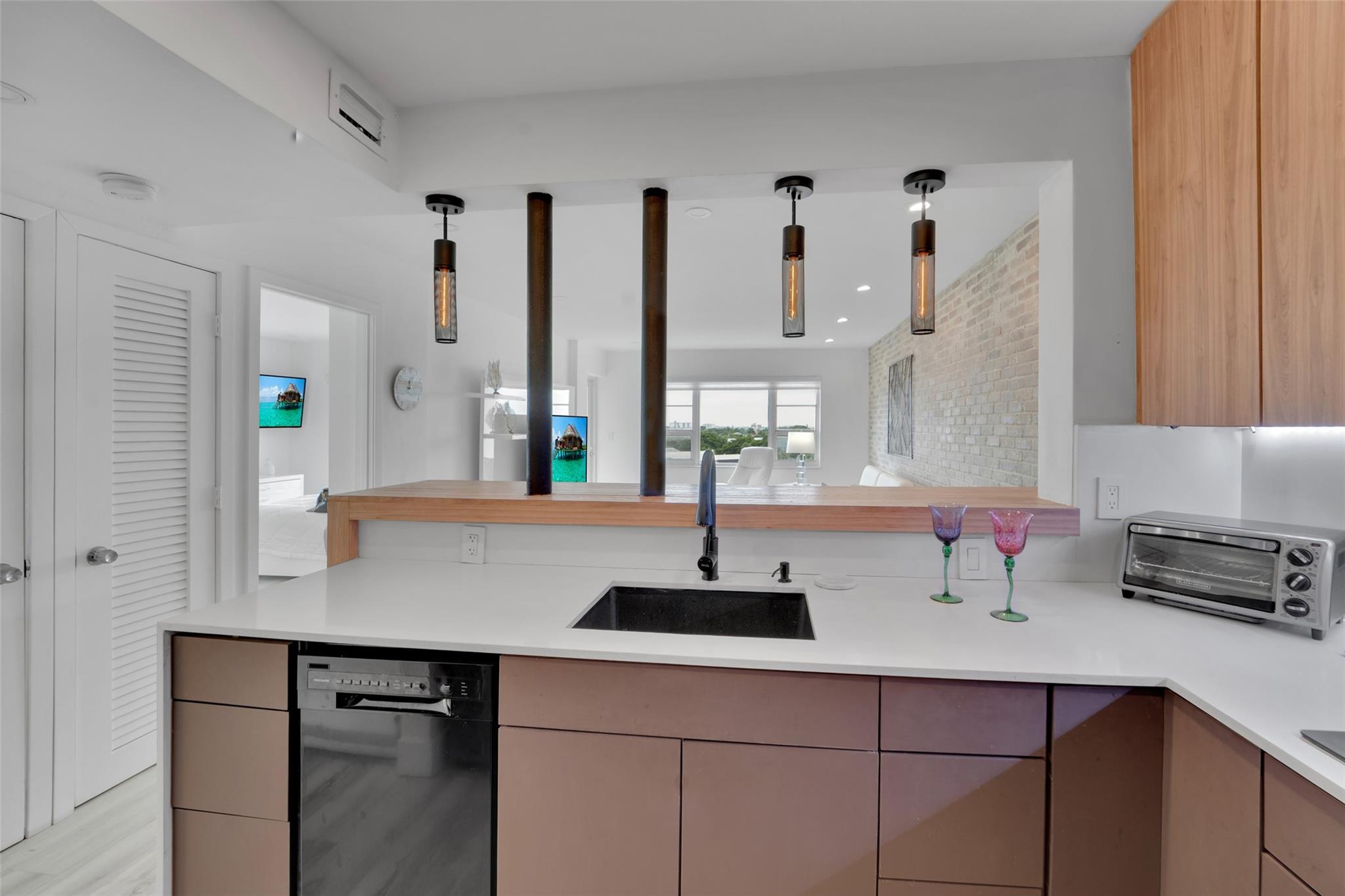 Homes for sale in Lauderdale By The Sea, FL | 6000 N Ocean Blvd #6E, Lauderdale By The Sea, FL 33308 | MLS# F10530106