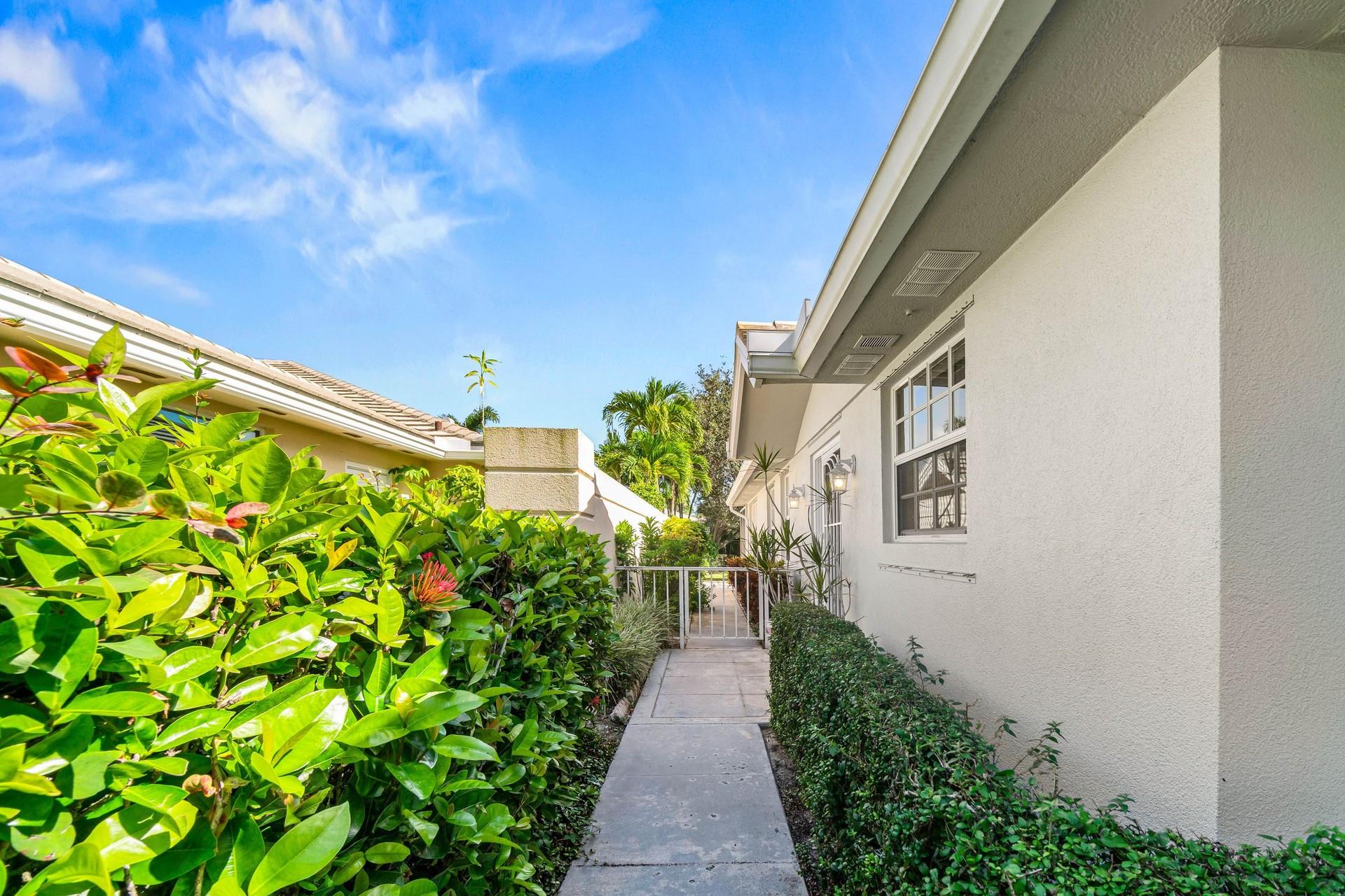 Homes for sale in Palm Beach Gardens, FL | 4186 Royal Oaks Dr, Palm Beach Gardens, FL 33410 | MLS# F10529970