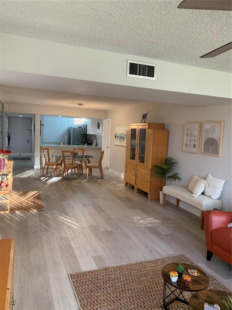 Condo 24 Of Whitehall Con