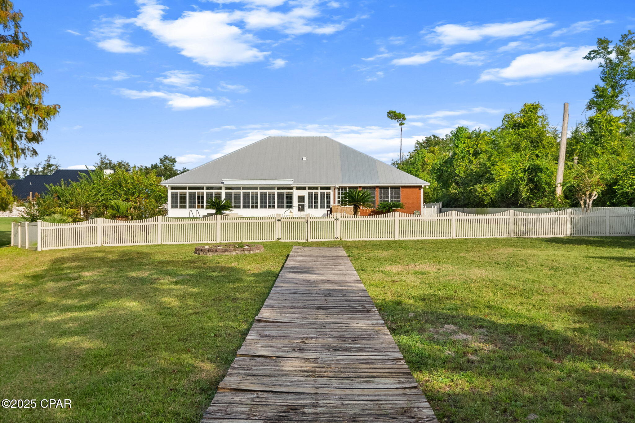 Listing photo id 32 for 6201 Highway 2311