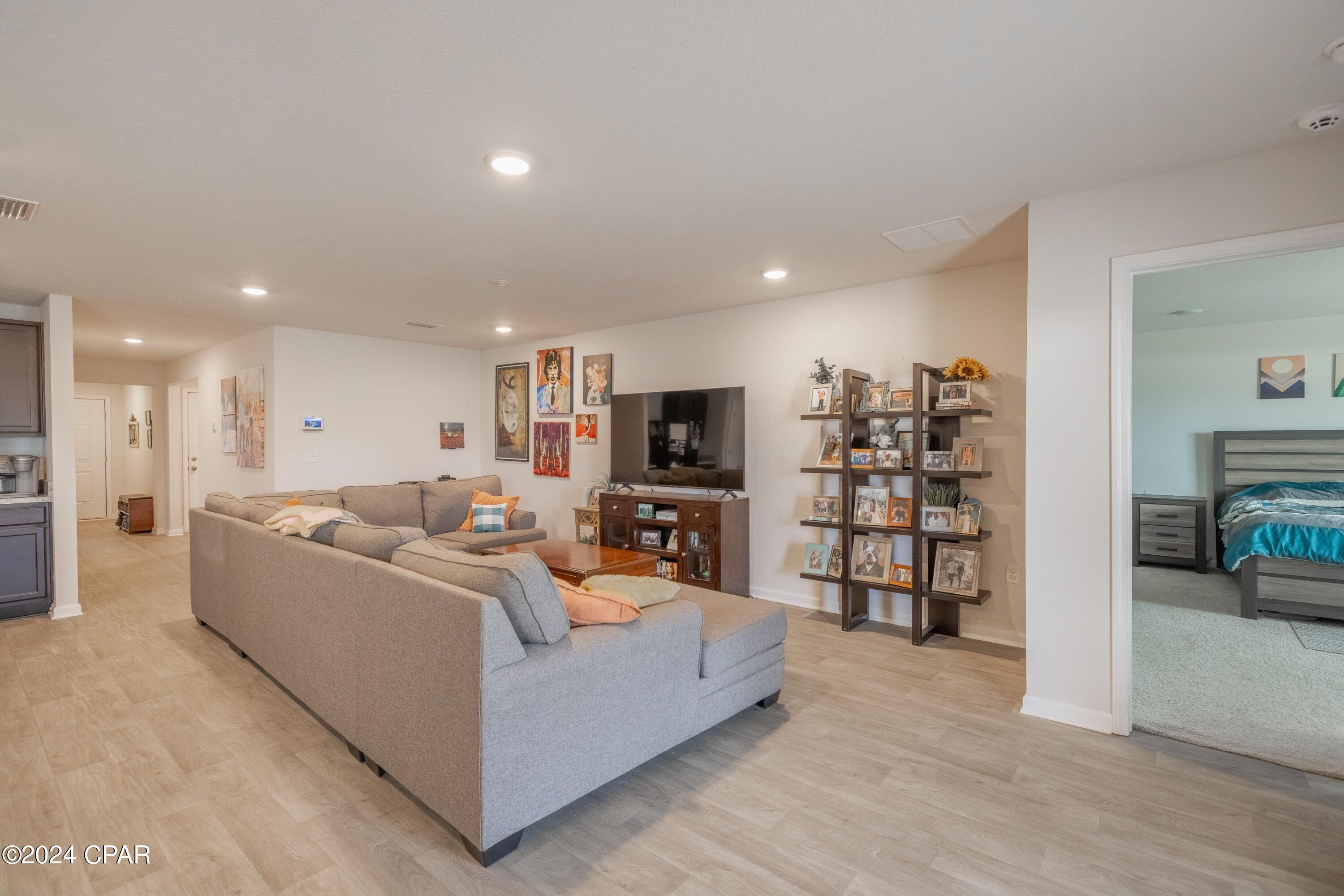 Image 19 For 100 Red Bay Road