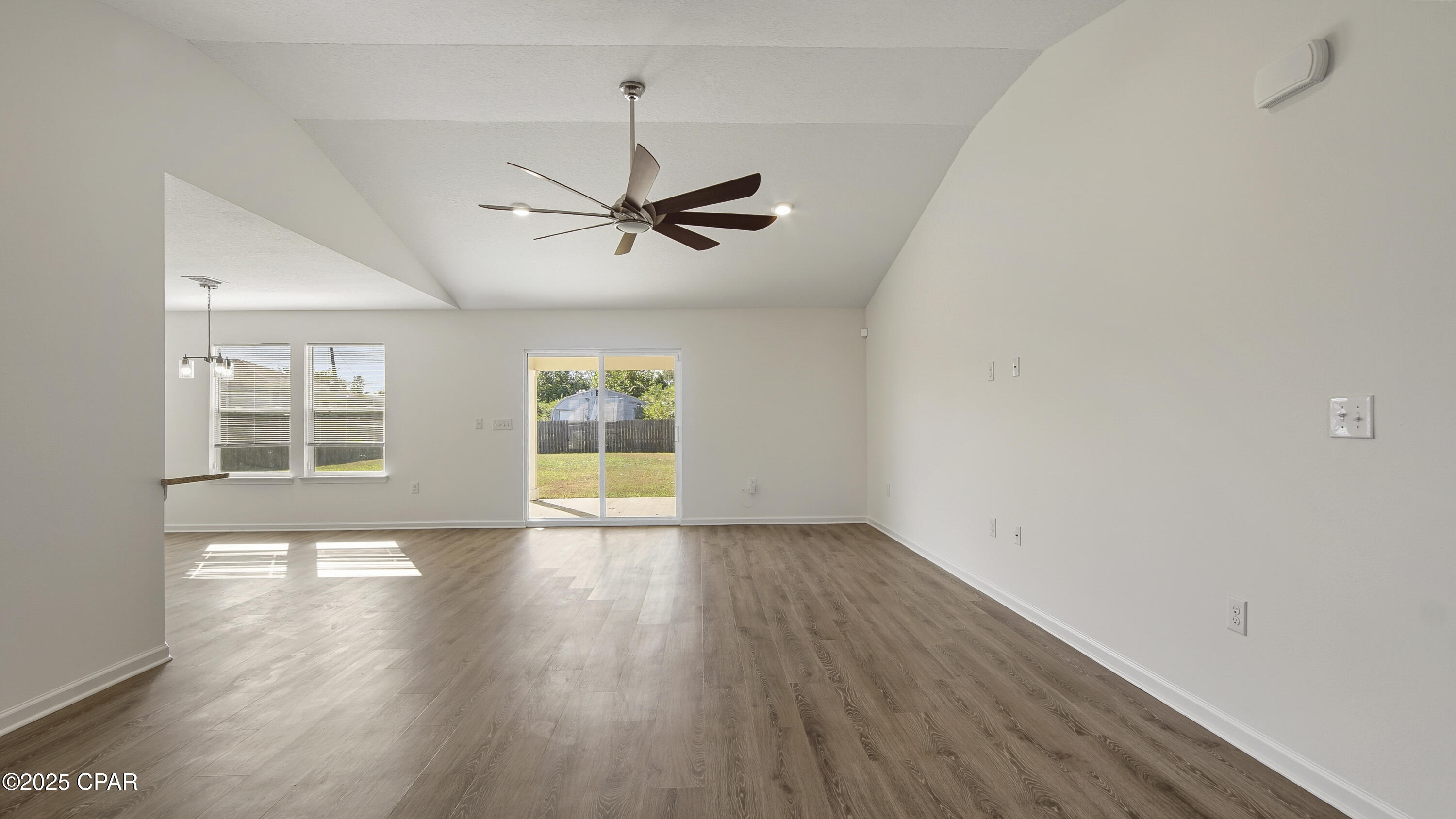 Image 7 For 2649 Amelia Avenue