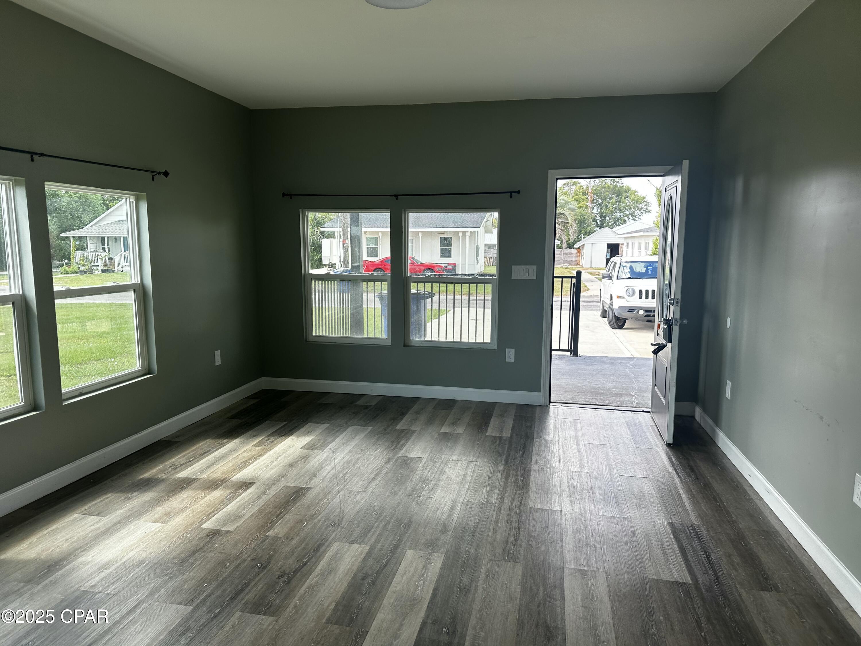 Image 7 For 1122 Oak Avenue